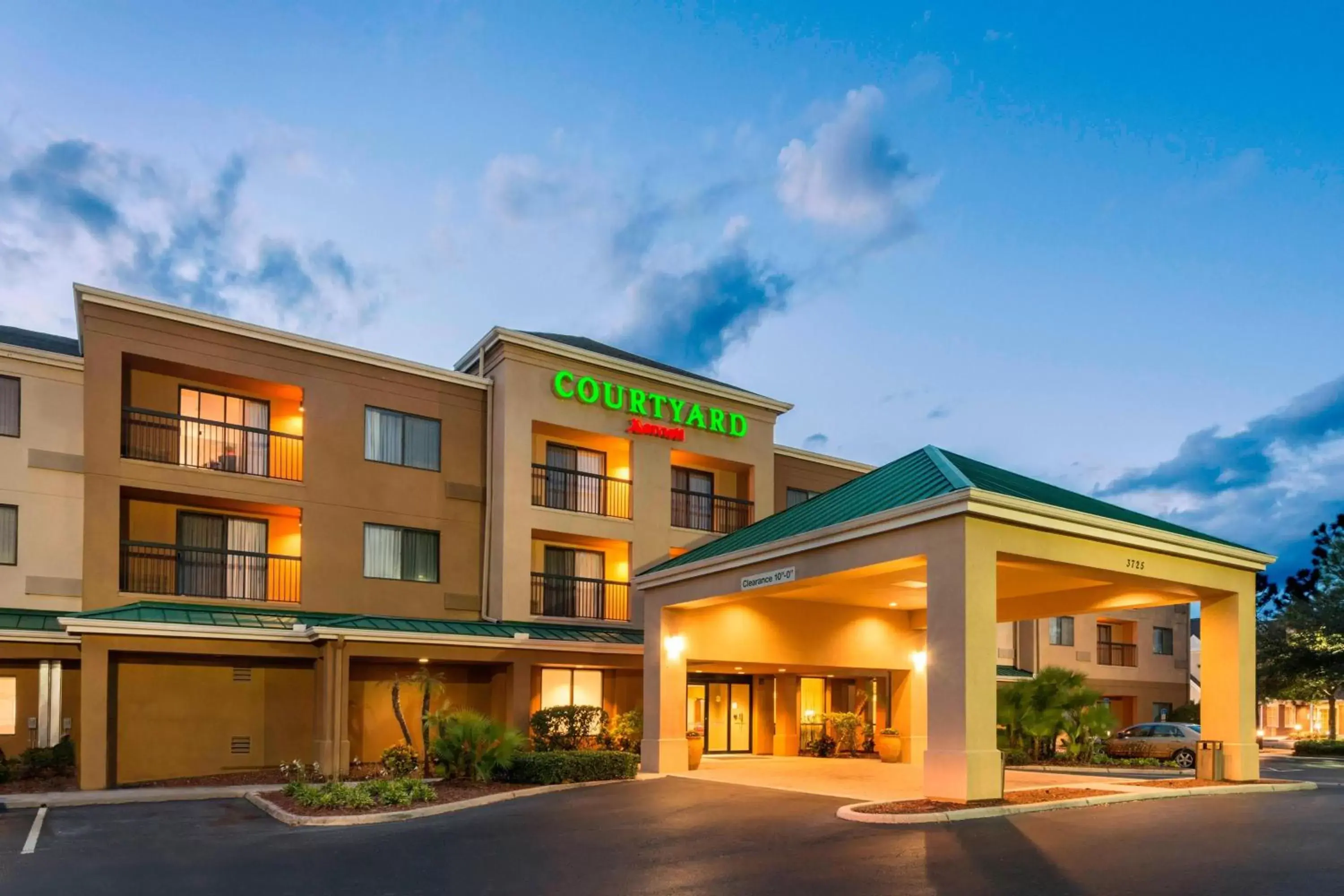 Property Building in Courtyard by Marriott Lakeland