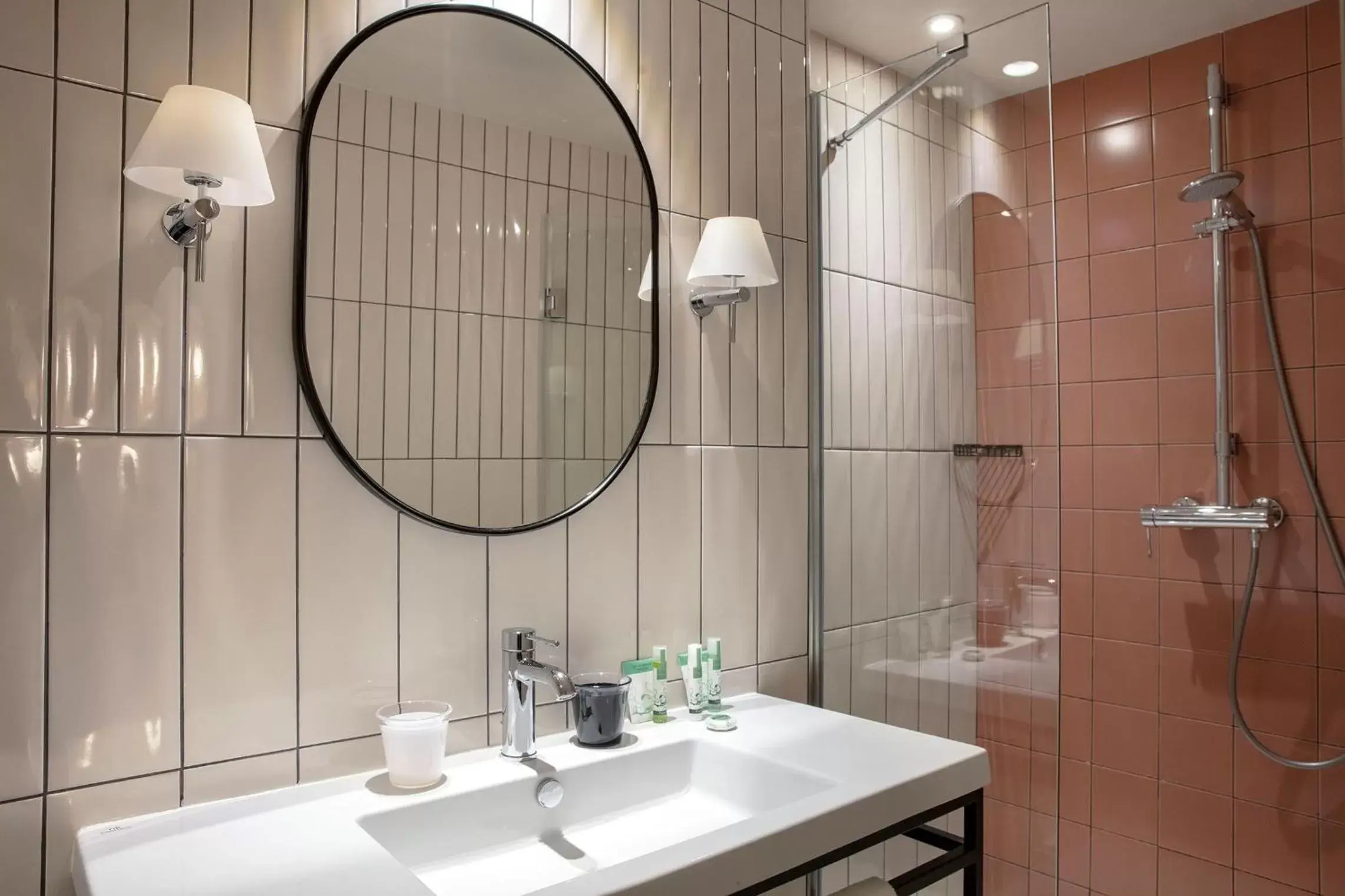 Shower, Bathroom in Hotel Bastille Speria