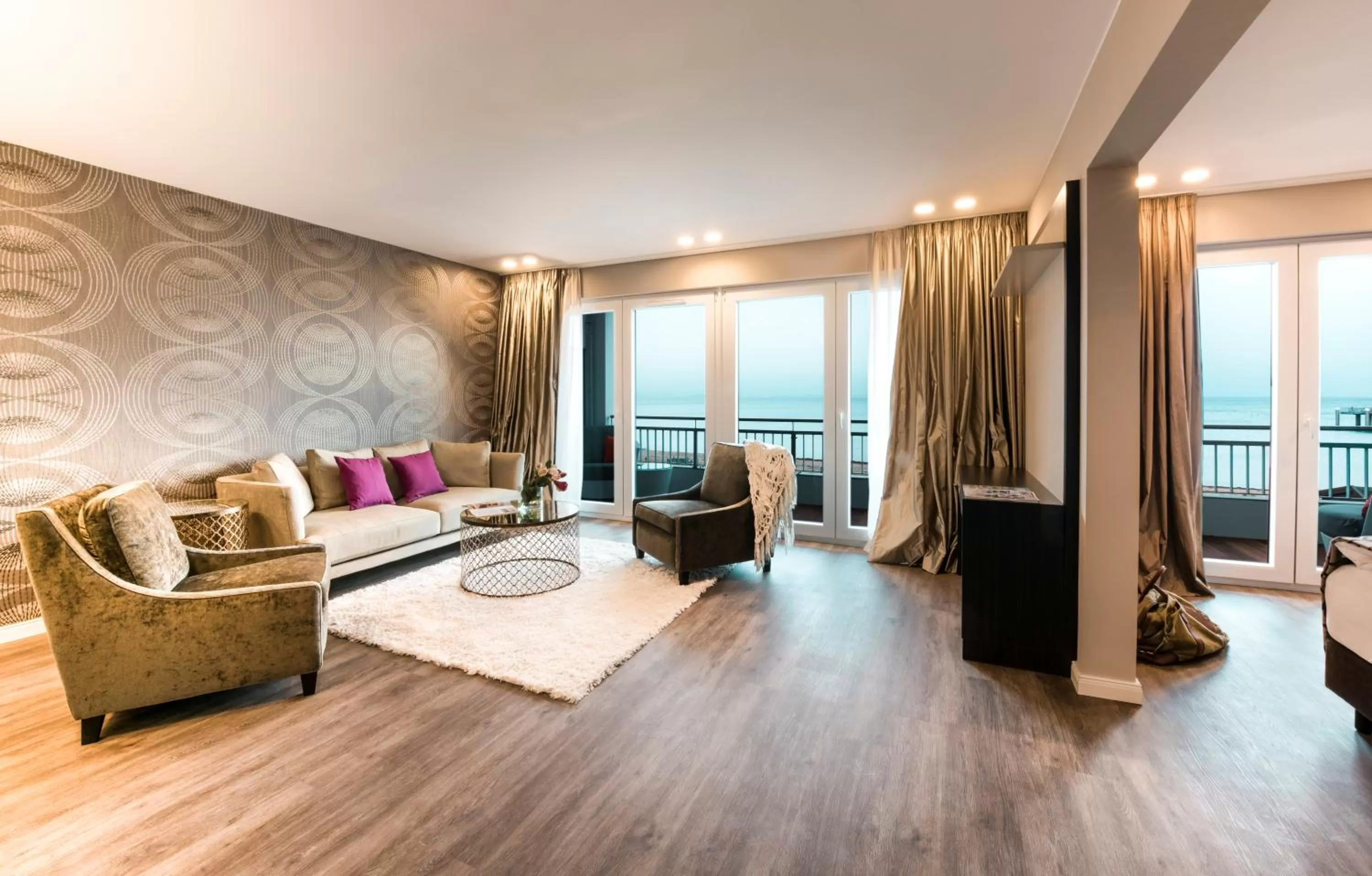 Balcony/Terrace, Bed in Strandhotel Luv