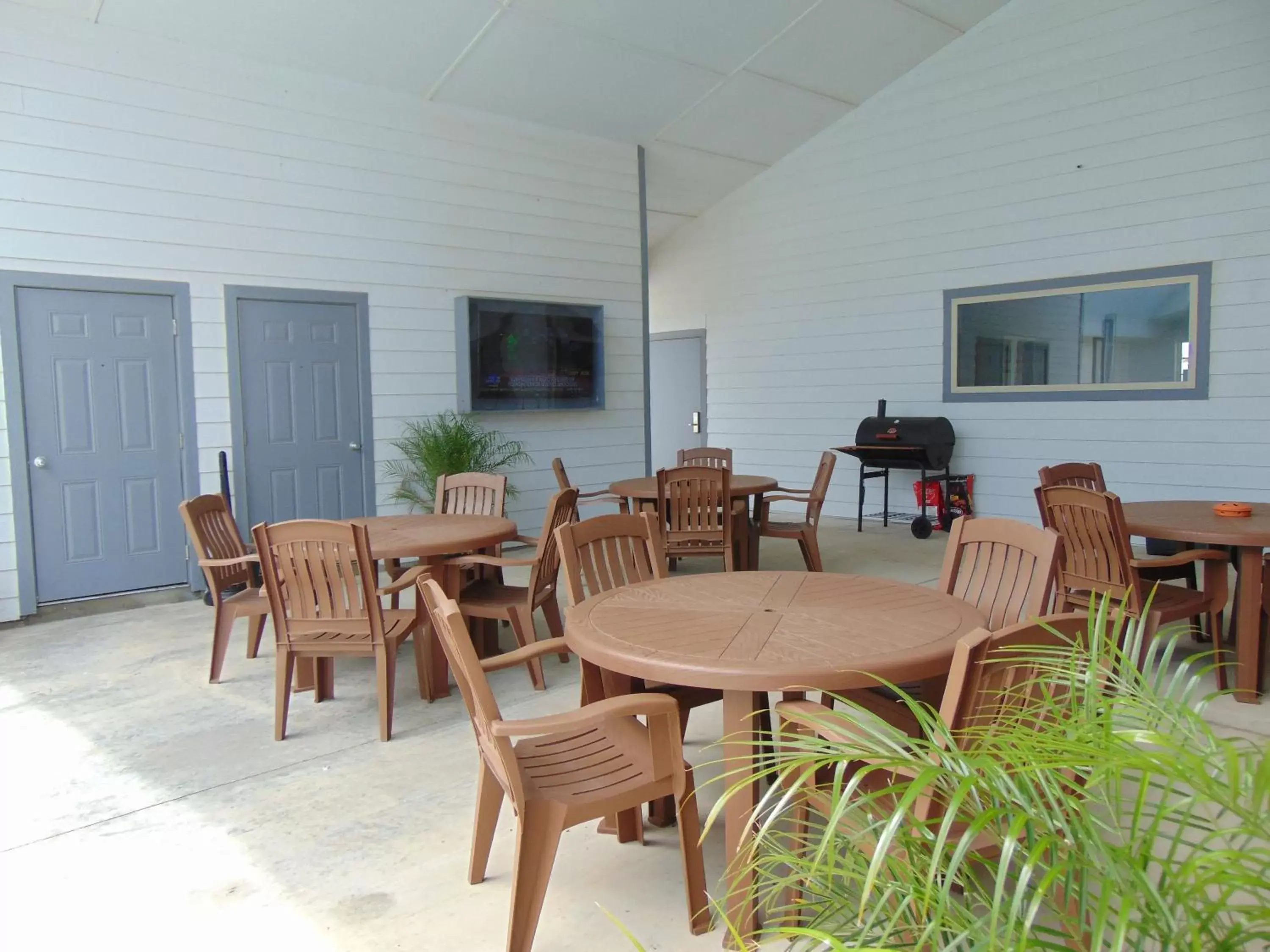 Patio, Restaurant/Places to Eat in Southern Inn & Suites Lamesa