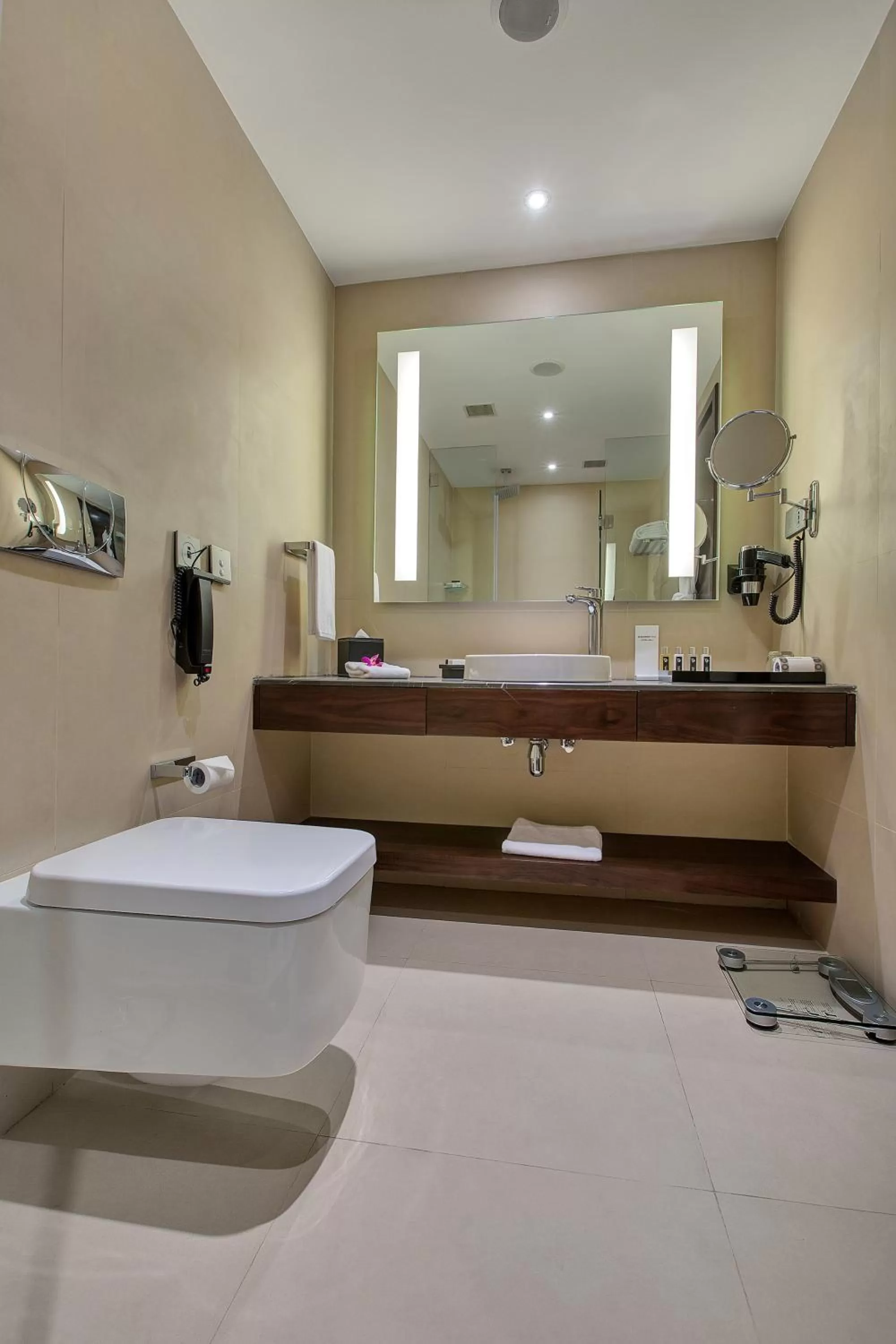 Bathroom in Hotel Sahara Star