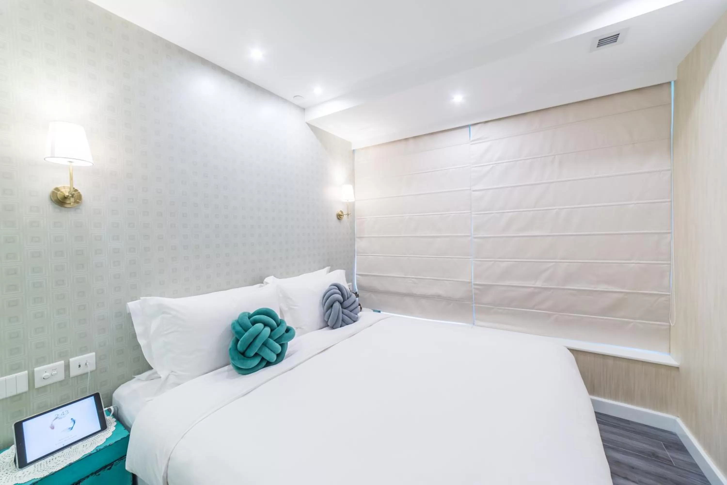 Bed in Tung Nam Lou Art Hotel