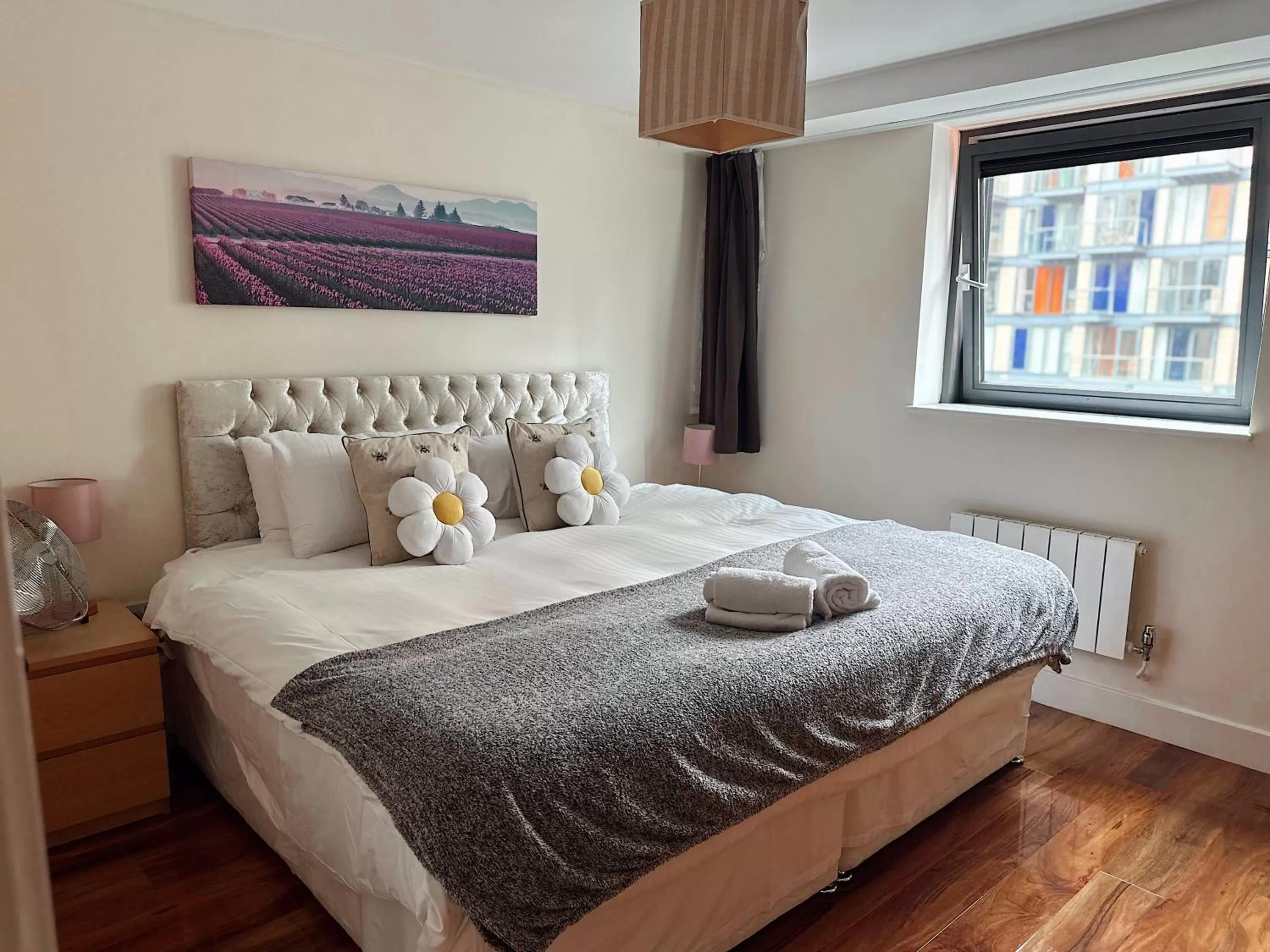 Bed in Canary Wharf - Luxury Apartments