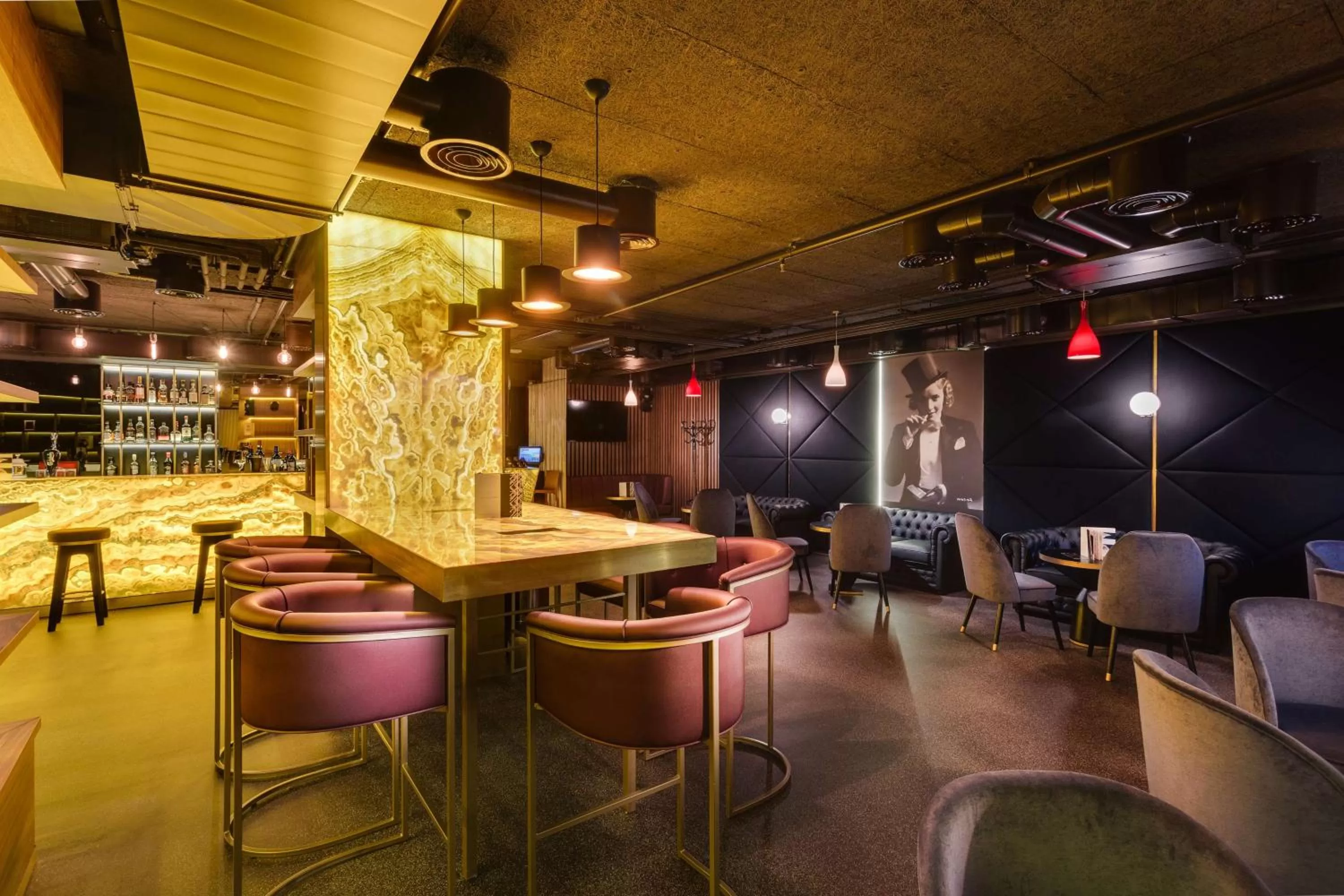 Lounge or bar in DoubleTree by Hilton Hotel Cluj - City Plaza