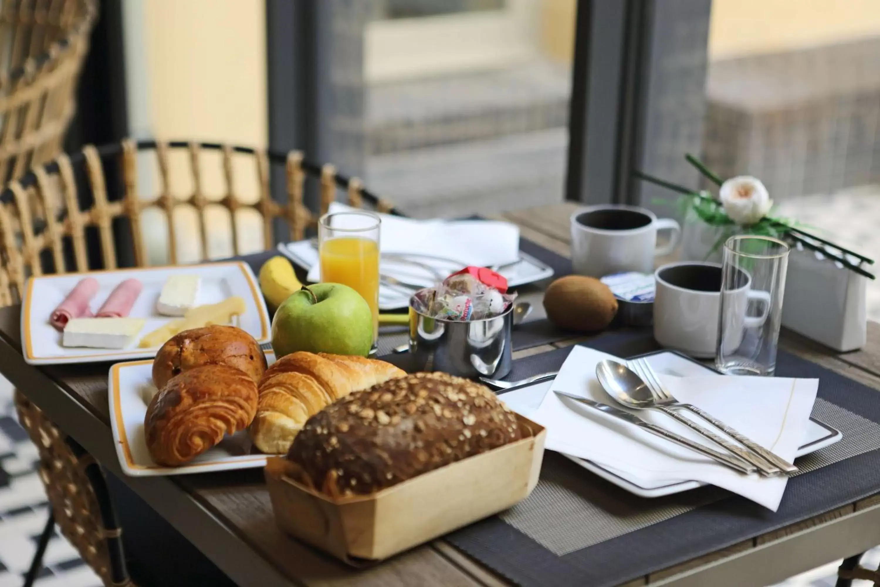 Restaurant/places to eat, Breakfast in Best Western Plus Hôtel La Joliette