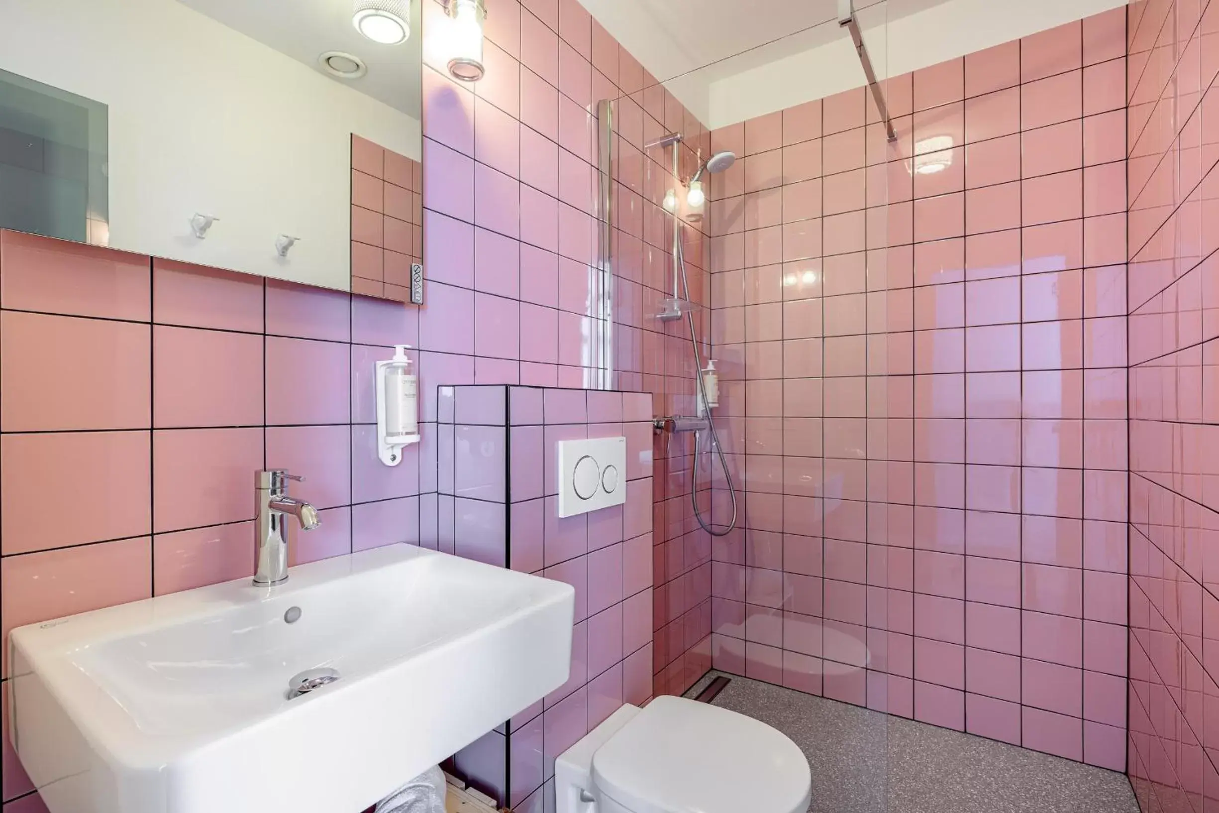 Bathroom in Hotel La Grande Cloche