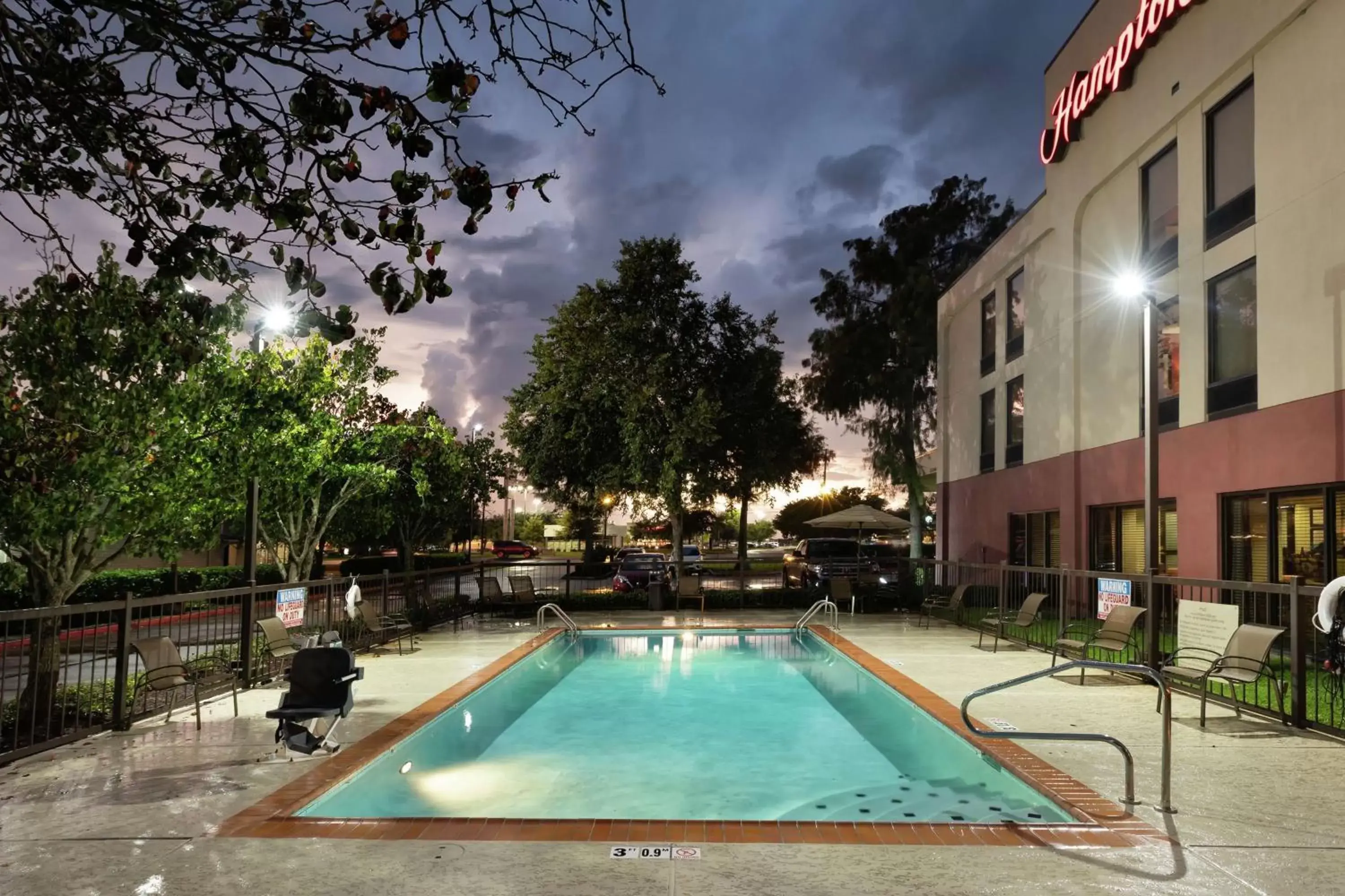 Swimming Pool in Hampton Inn Houma