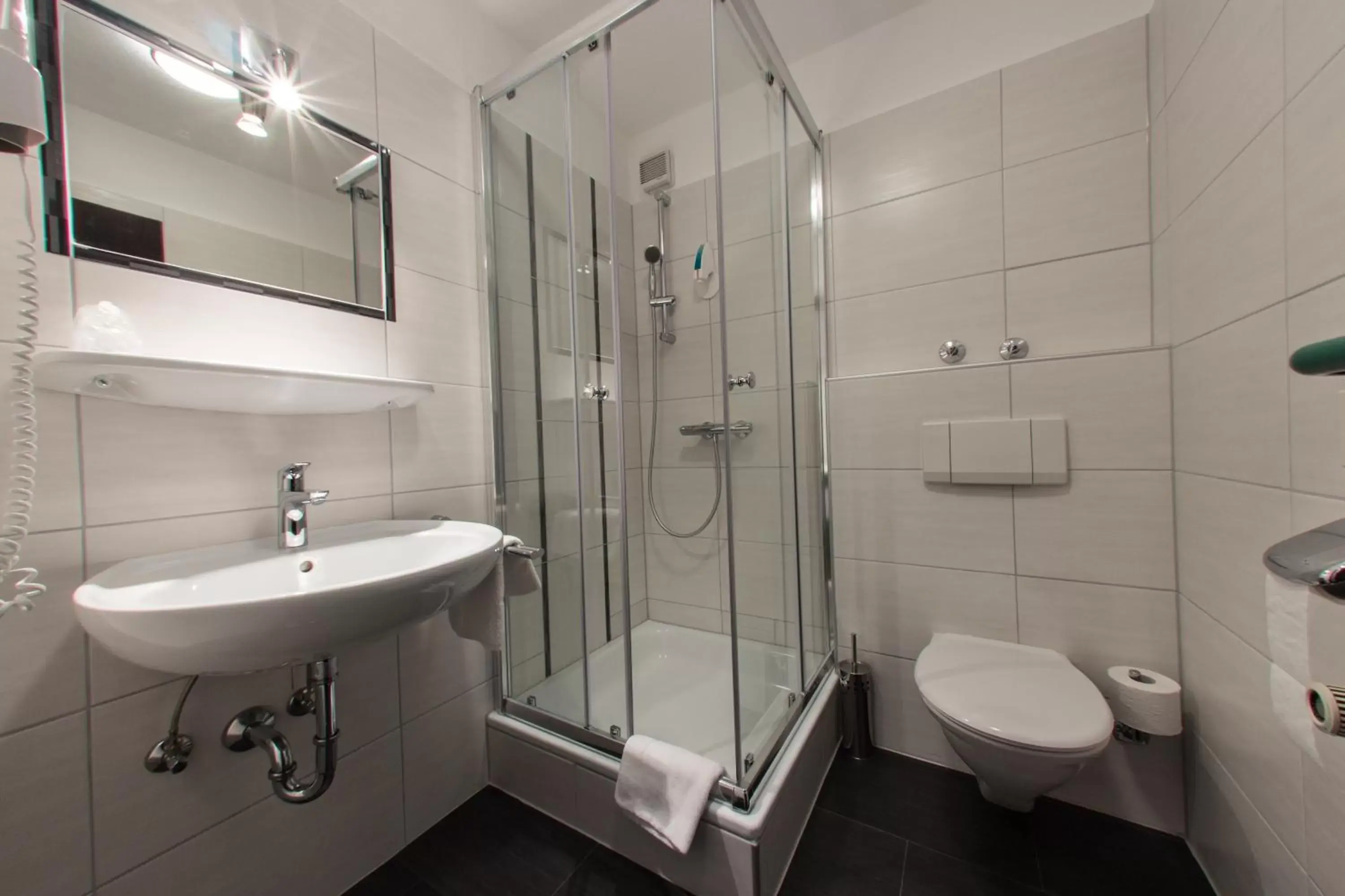 Shower, Bathroom in Hotel Stadt Tuttlingen