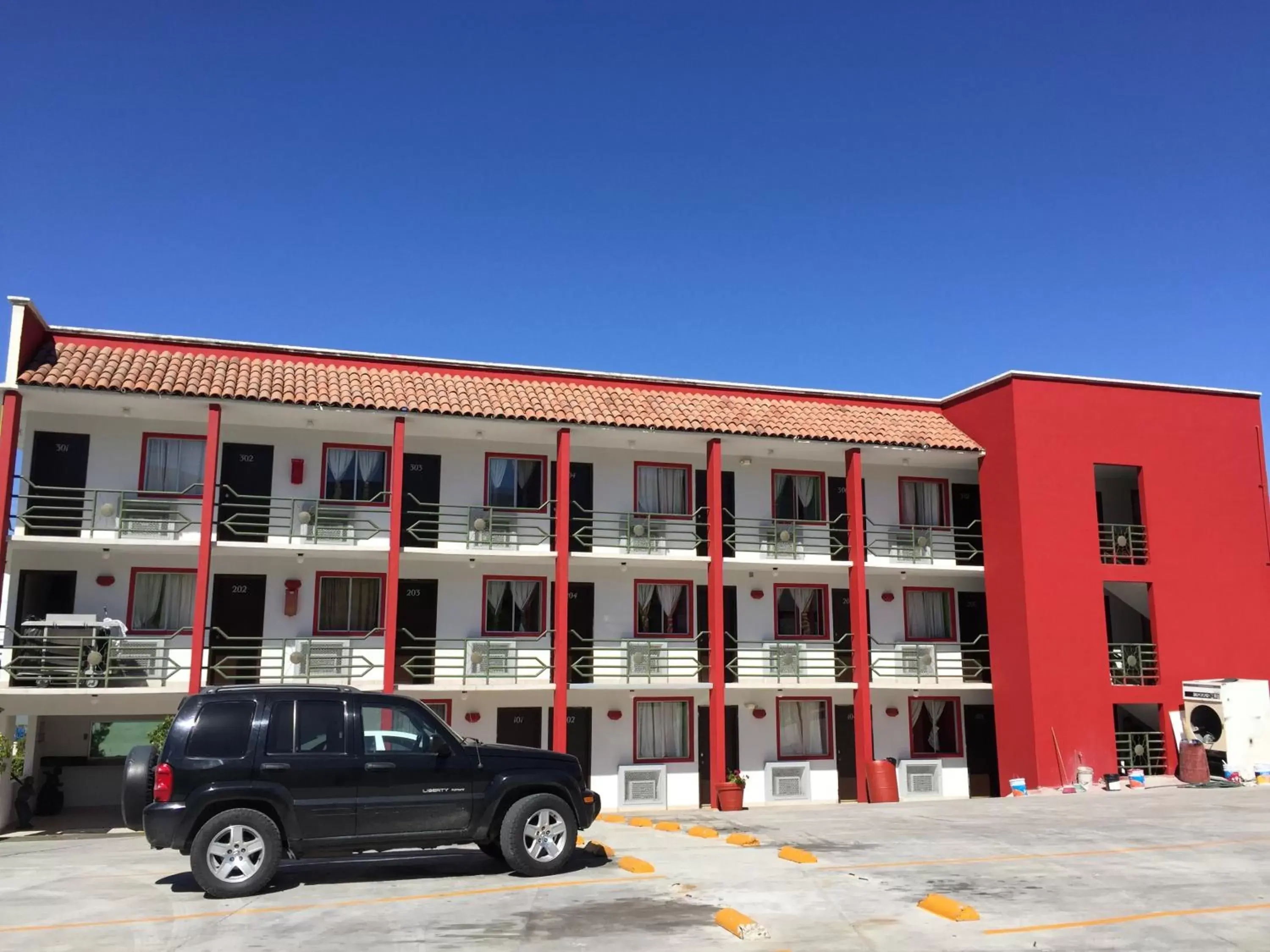 Property Building in Hotel Descanso Inn