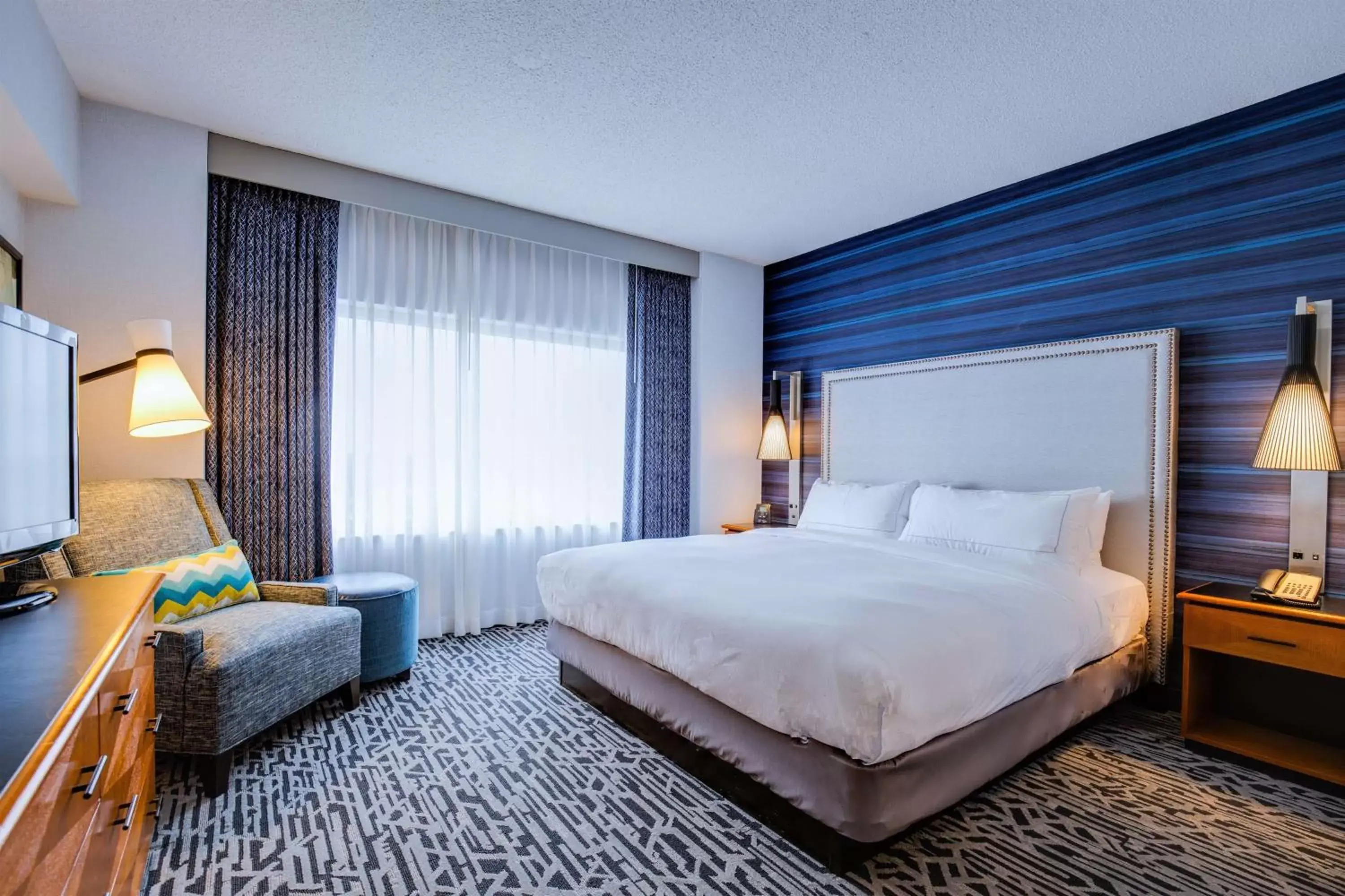 Bedroom, Bed in DoubleTree Suites by Hilton Hotel & Conference Center Chicago-Downers Grove