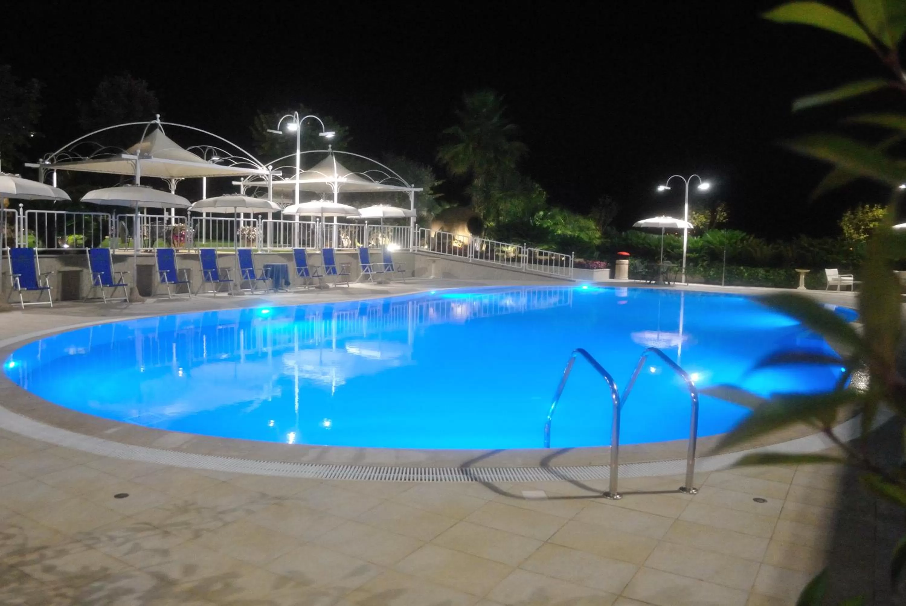 Swimming pool in Edra Palace Hotel & Ristorante