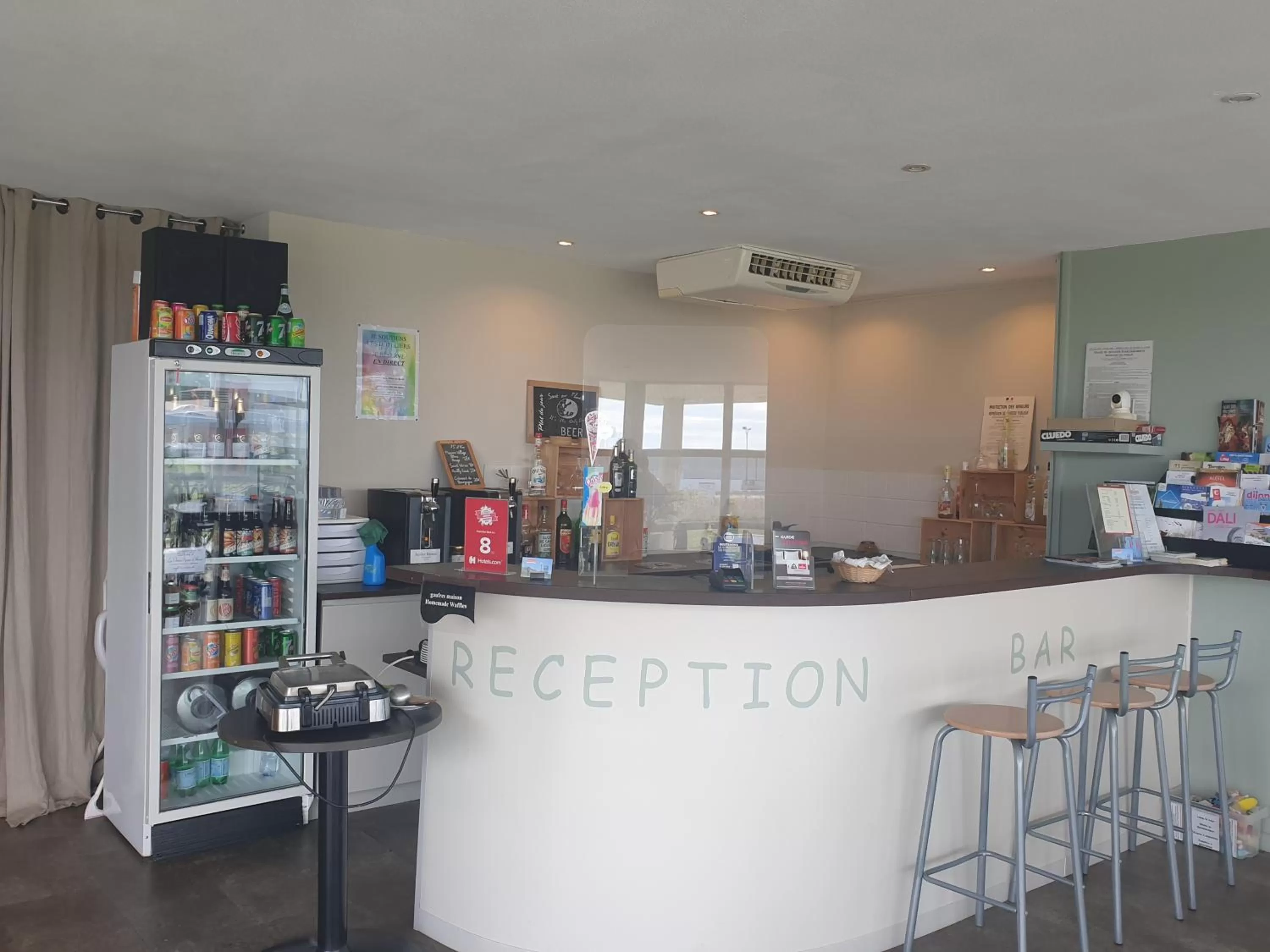 Lobby or reception in Fasthotel Well Inn Mâcon sud - un hôtel FH Confort