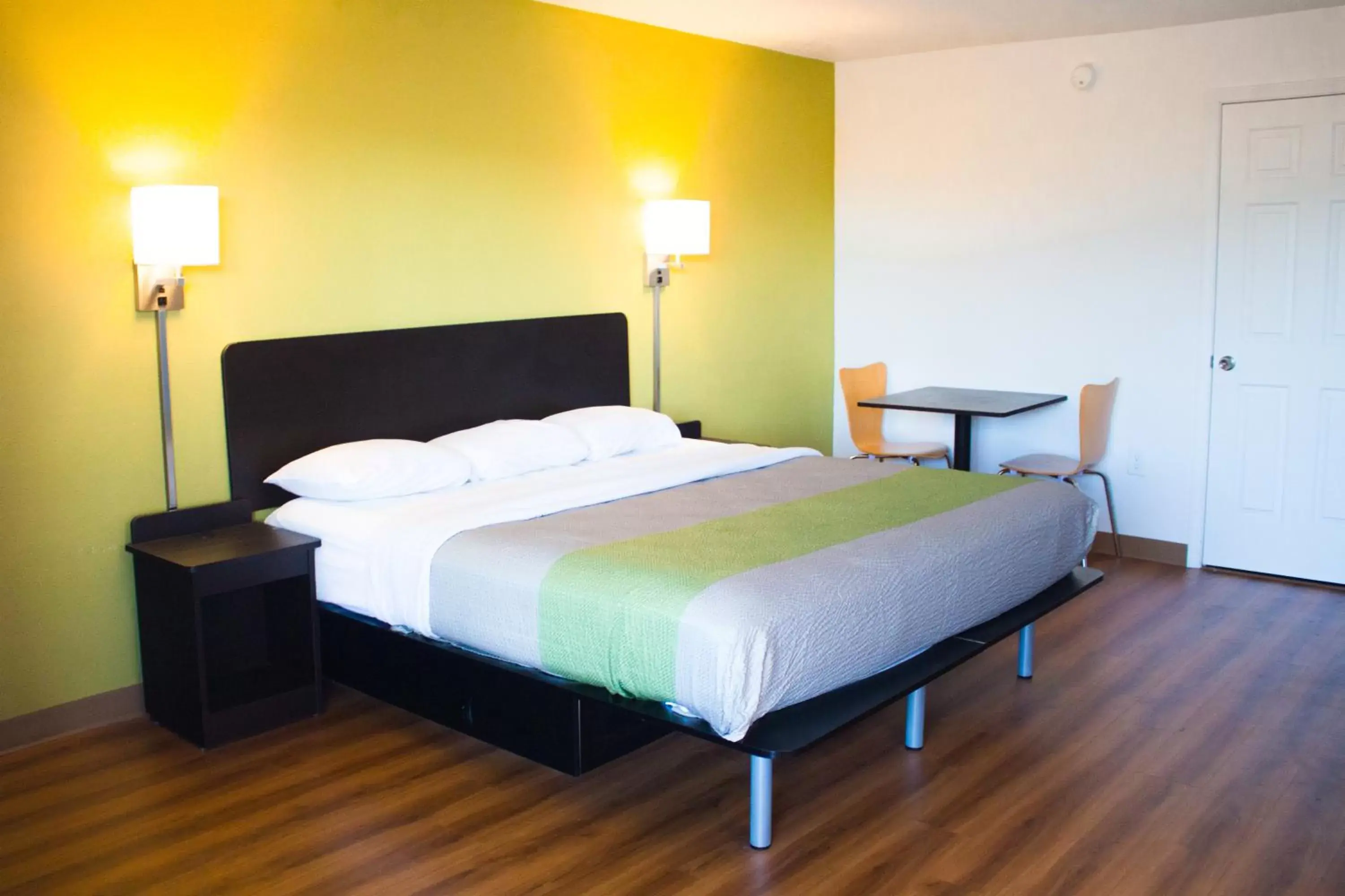 Bed in Motel 6-Chilhowie, VA Bed in Motel 6-Chilhowie, VA