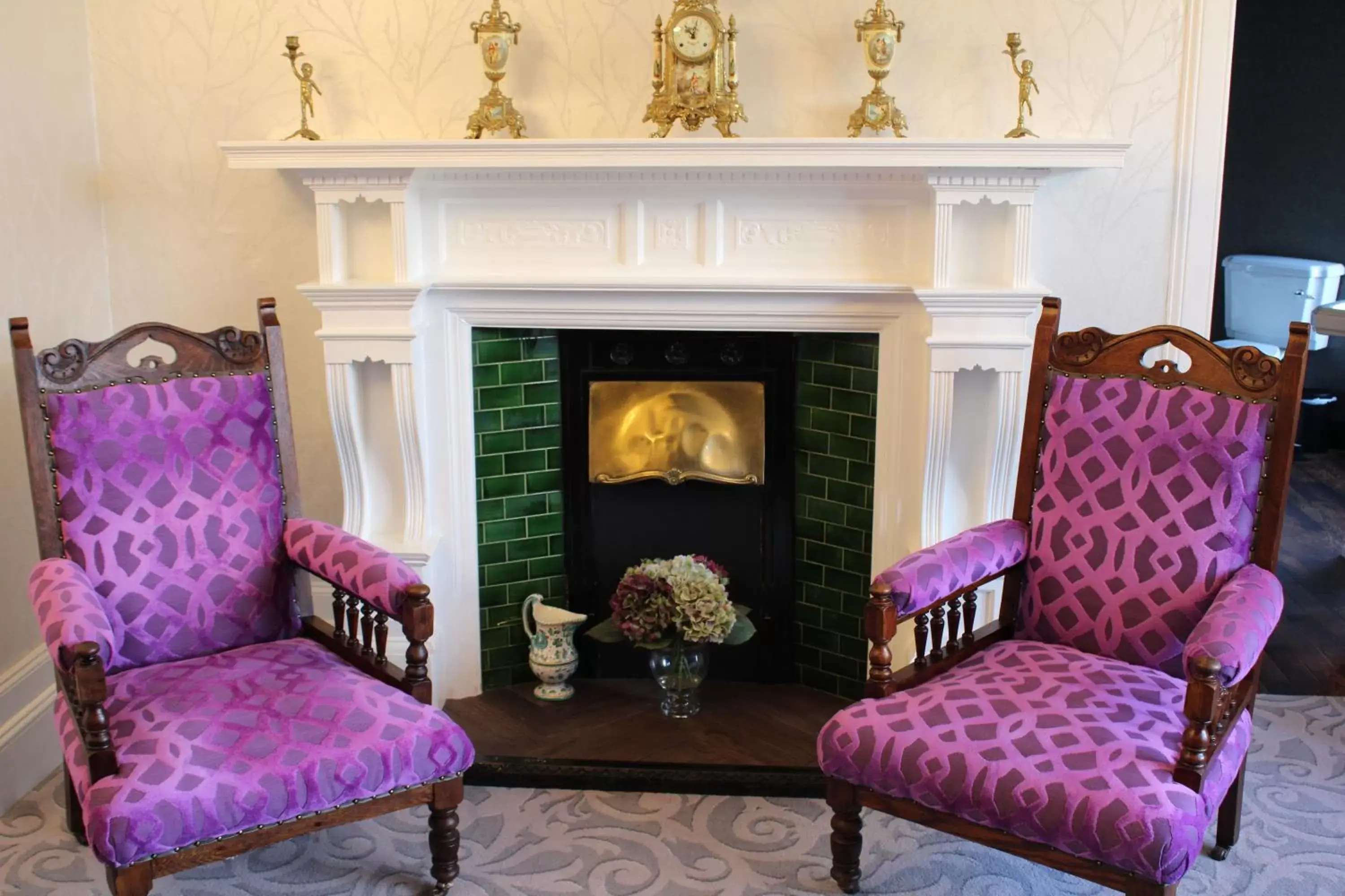 Bedroom, Seating Area in Falls of Lora Hotel