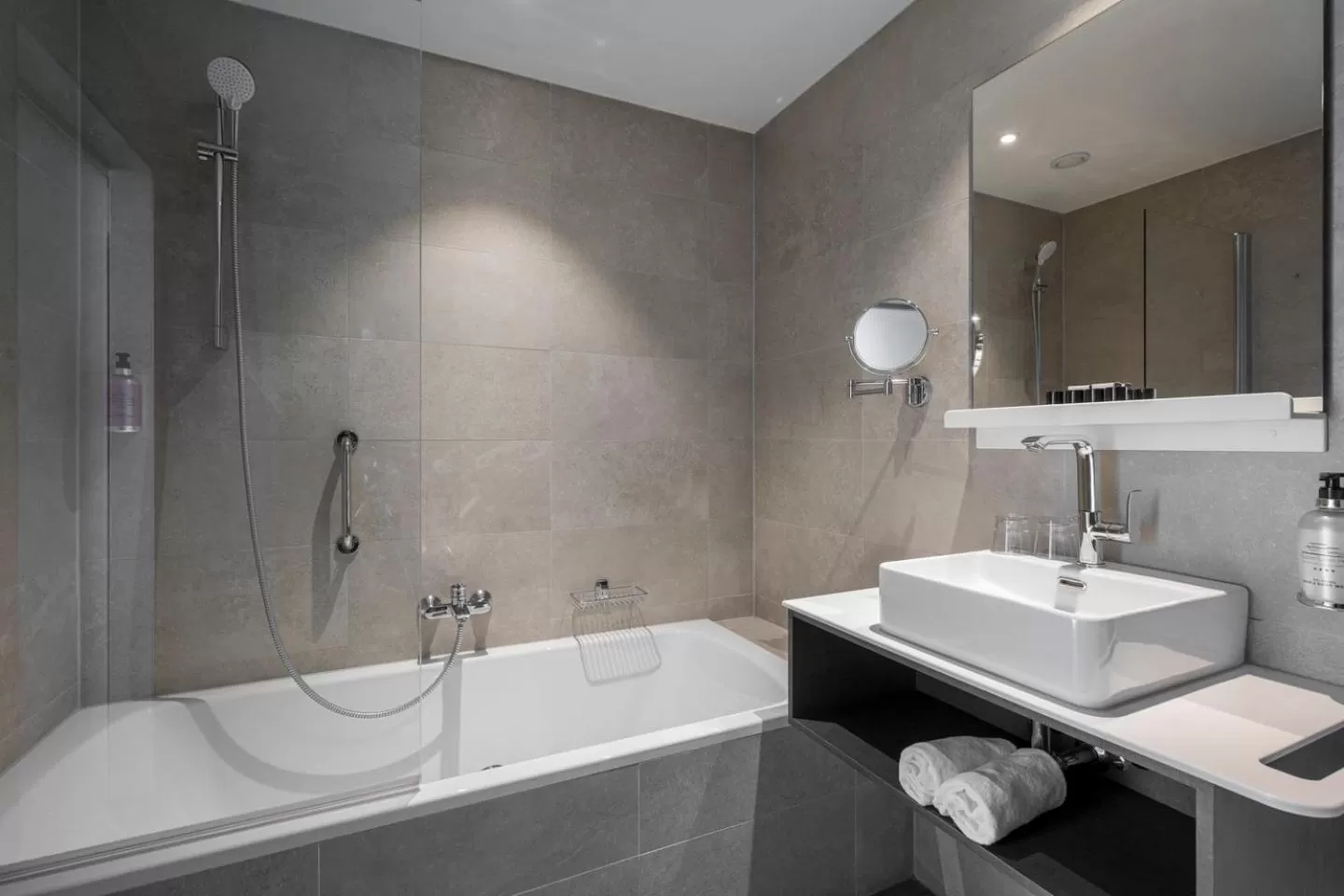 Bathroom in Golden Lakes Hotel