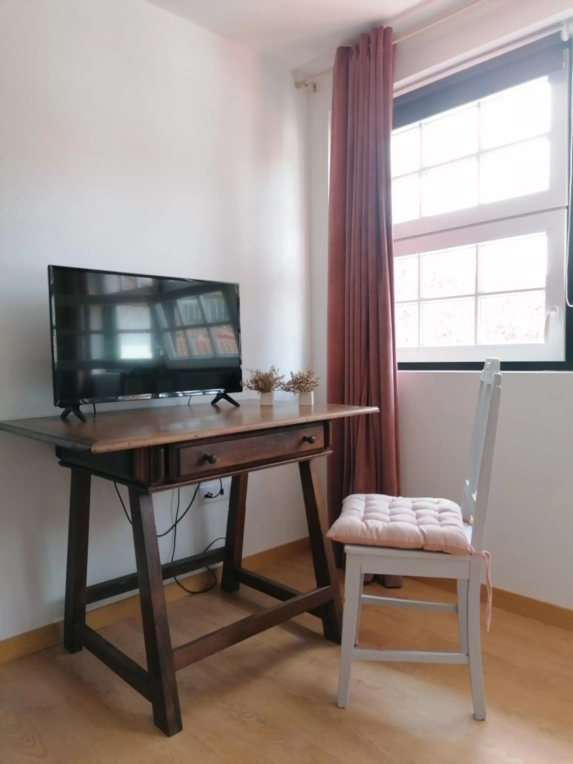 Seating area, TV/Entertainment Center in Casa da Careca