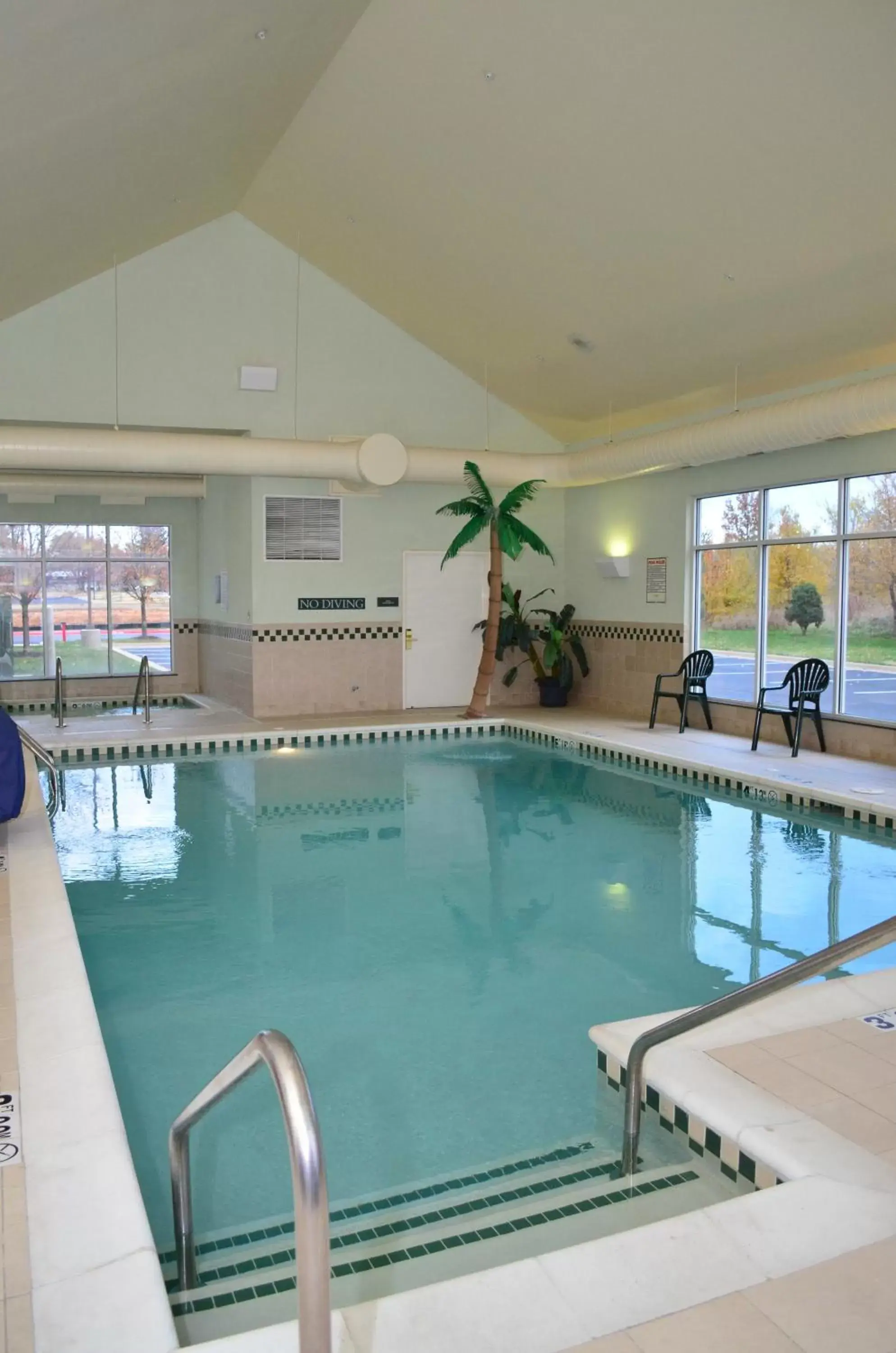 Swimming Pool in Country Inn & Suites by Radisson, Bentonville South - Rogers, AR