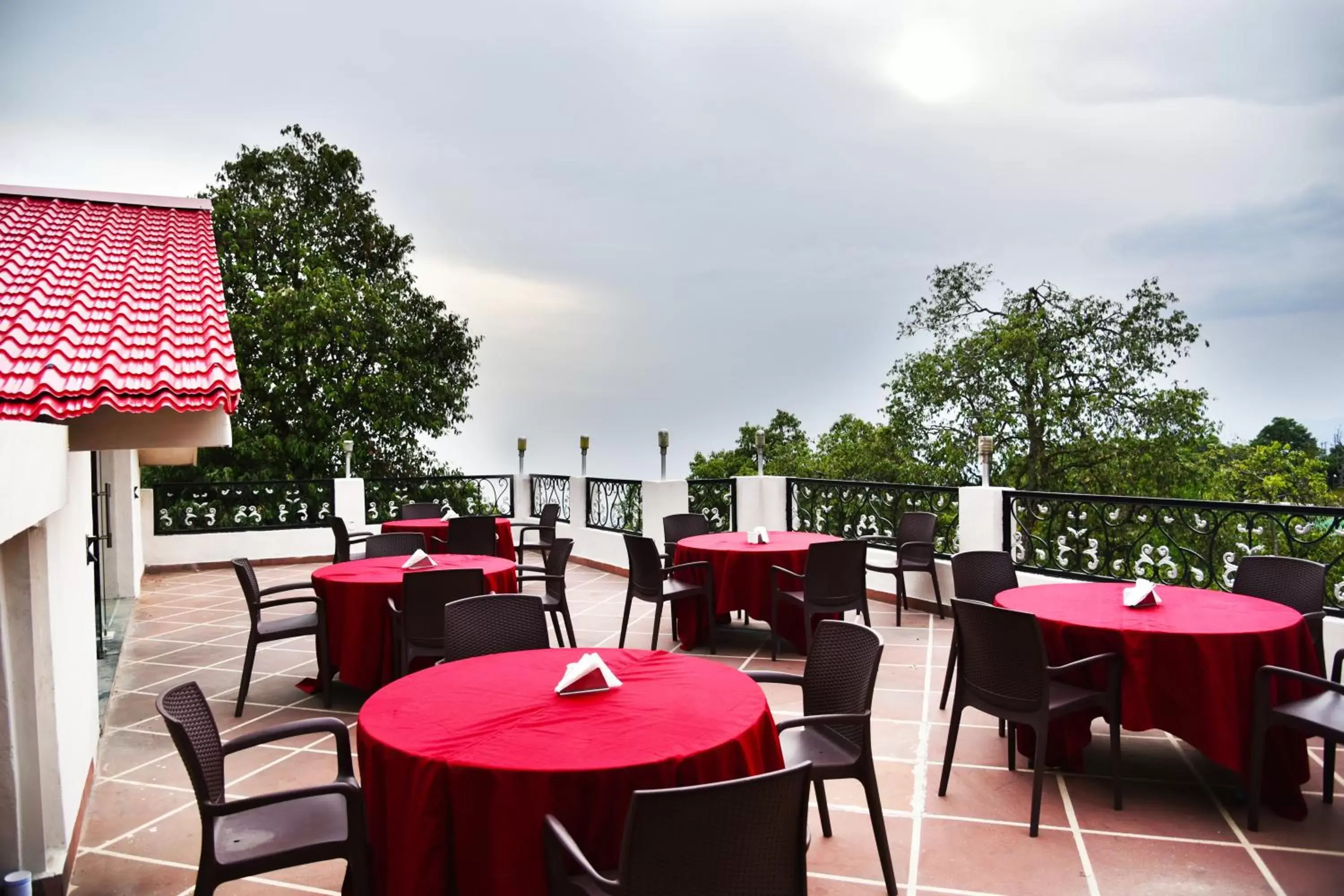 Restaurant/Places to Eat in Indraprastha Resort, Dalhousie