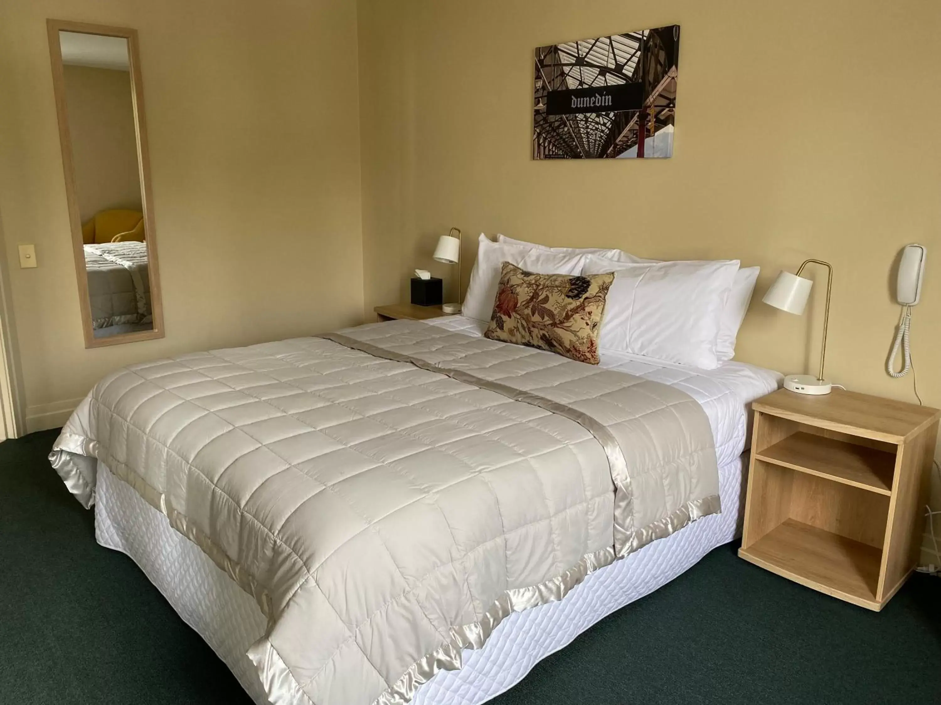 Bedroom, Bed in Motel On York Bedroom, Bed in Motel On York