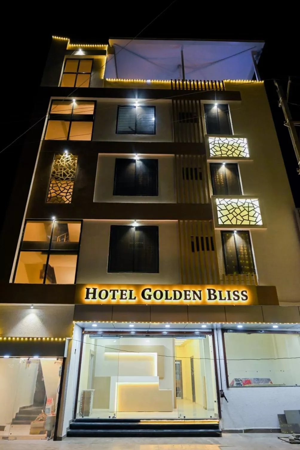 Facade/entrance in Hotel Golden Bliss