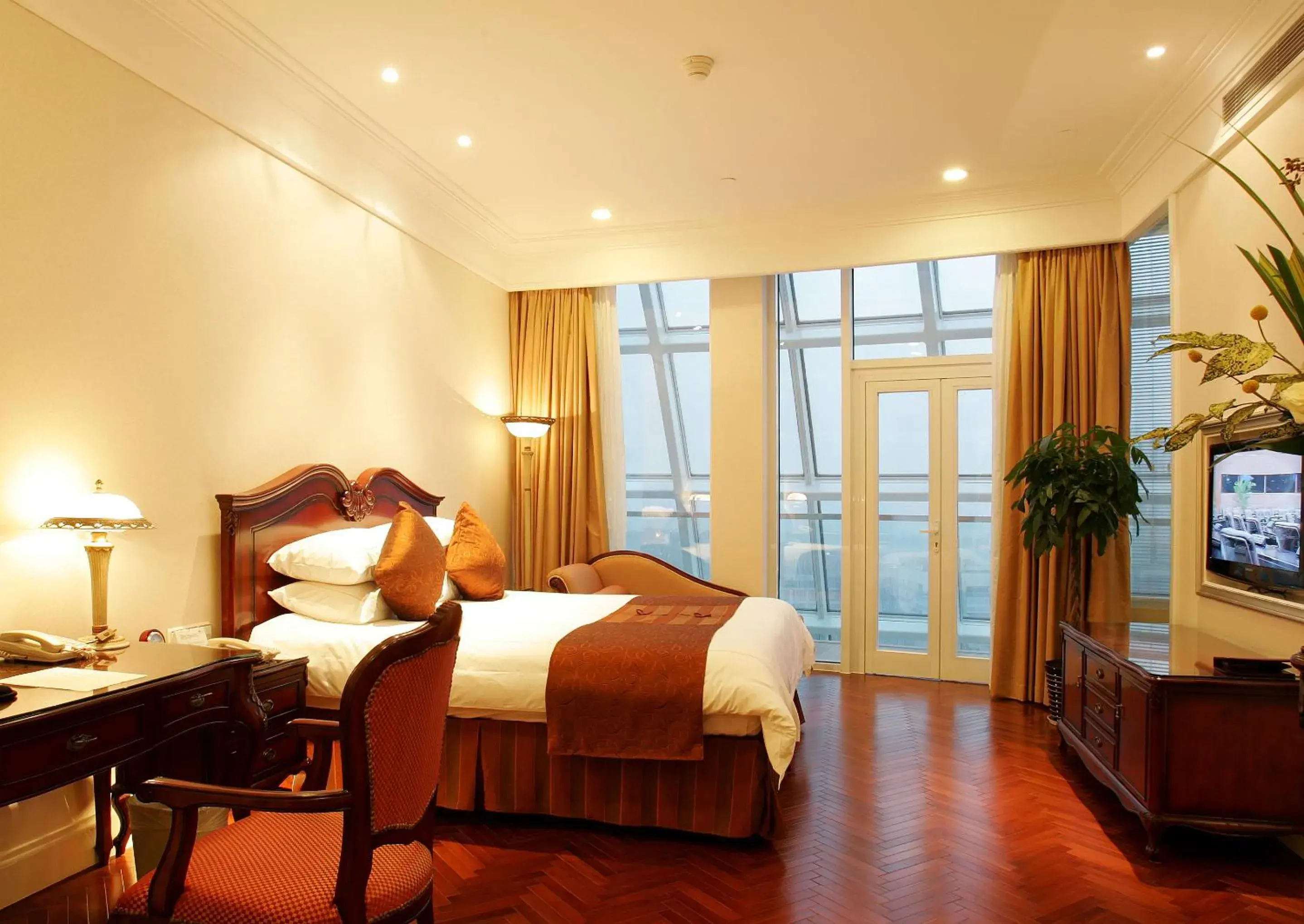 Photo of the whole room in Oriental Riverside Bund View Hotel (Shanghai International Convention Center)