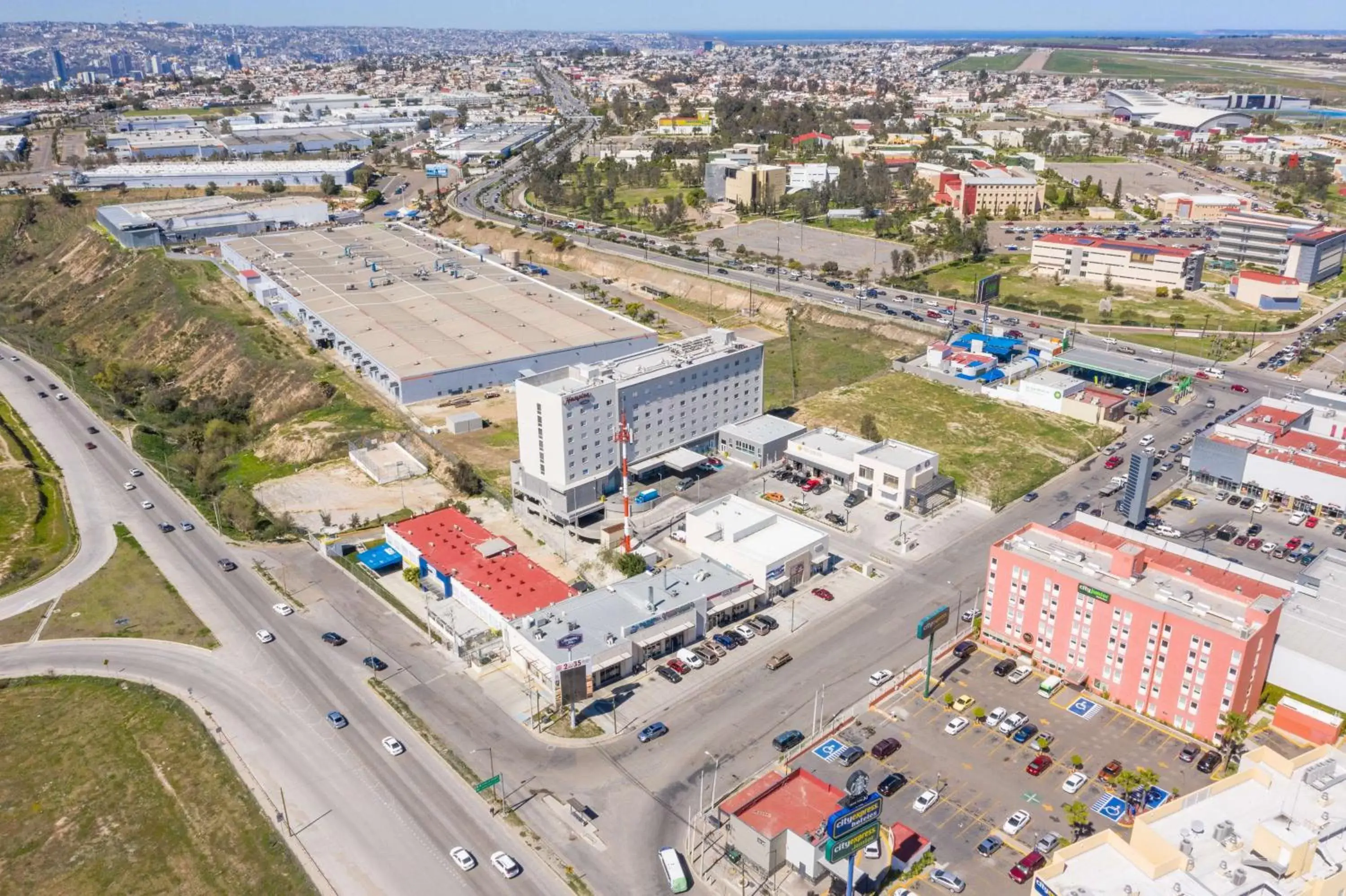 Property building, Bird's-eye View in Hampton Inn By Hilton Tijuana