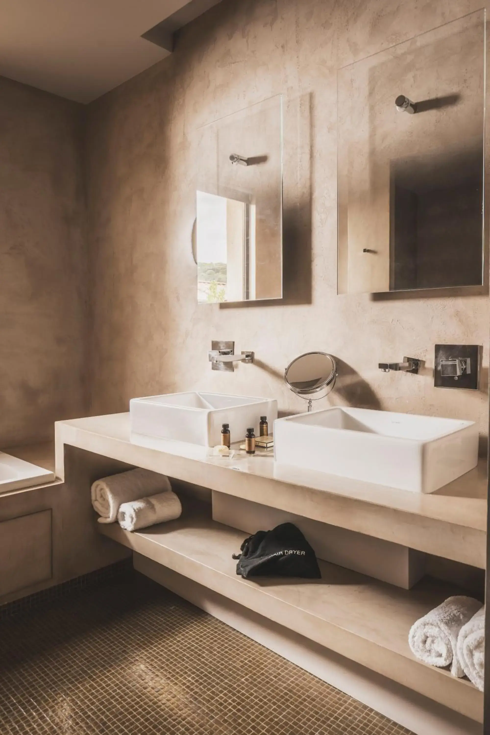 Bathroom in Les Lodges Sainte-Victoire Hotel & Spa