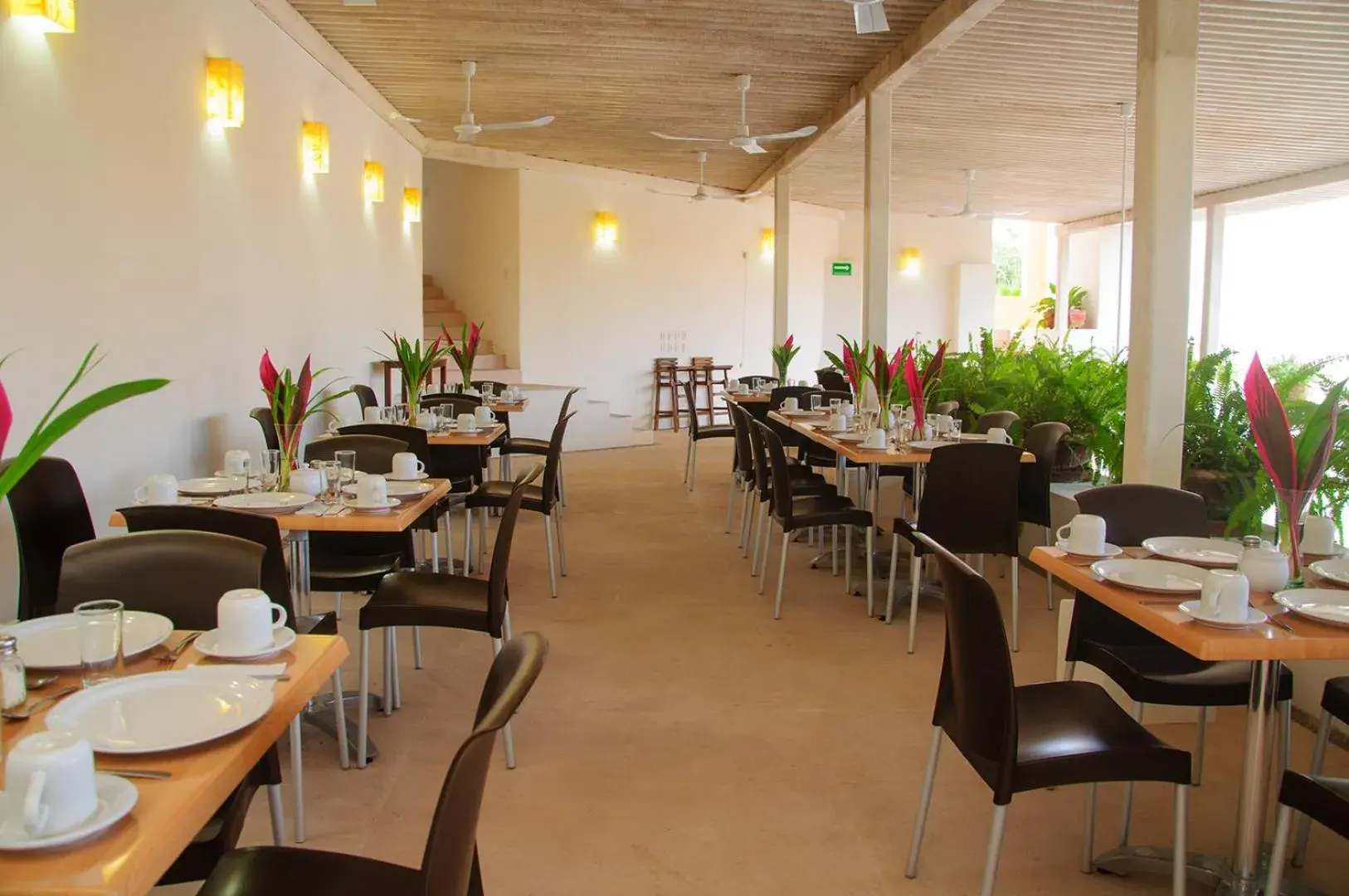 Restaurant/Places to Eat in Hotel Ixzi Plus
