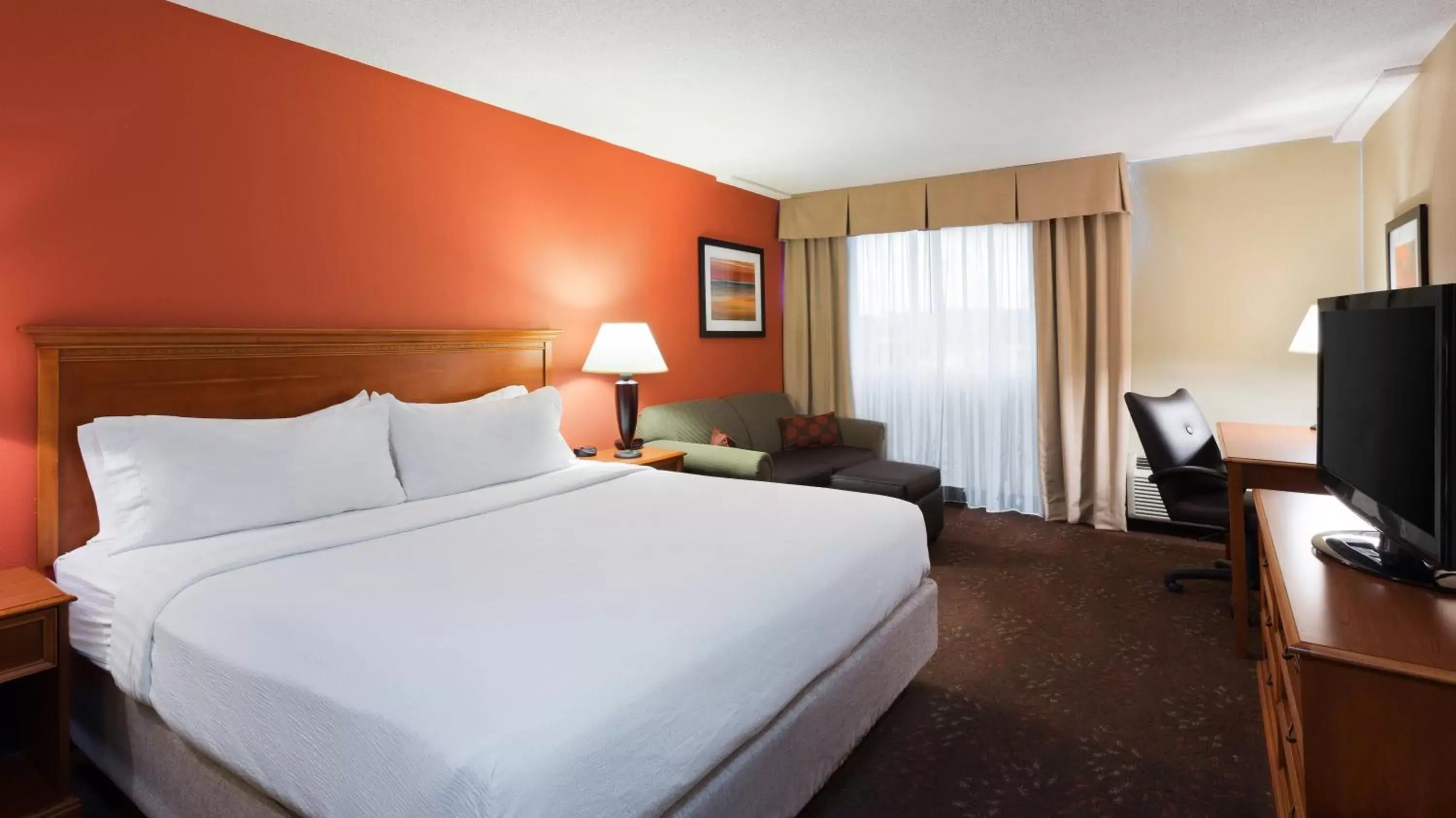 Photo of the whole room, Bed in Holiday Inn Cincinnati-Riverfront, an IHG Hotel