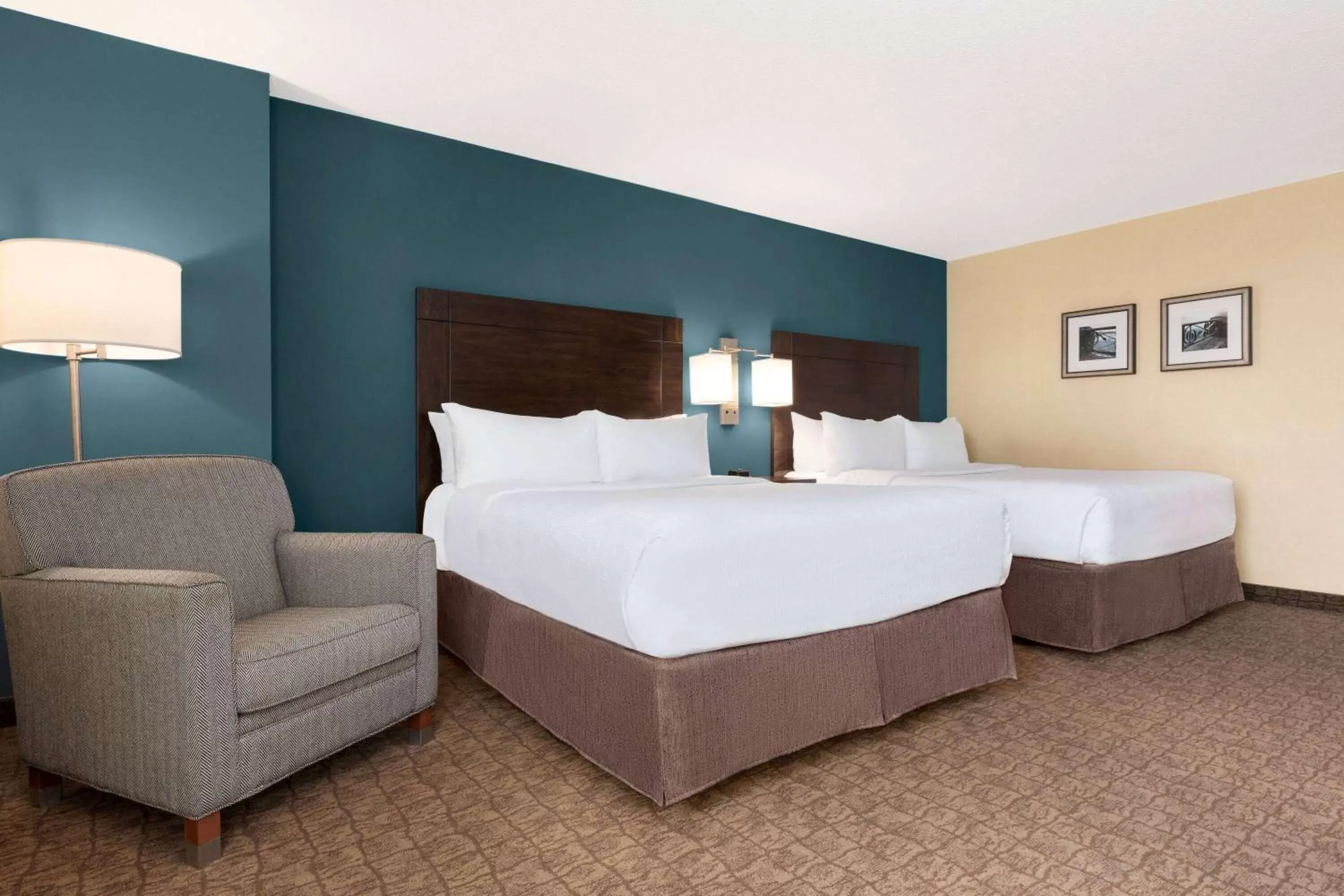 Photo of the whole room, Bed in Wyndham Garden Niagara Falls Fallsview