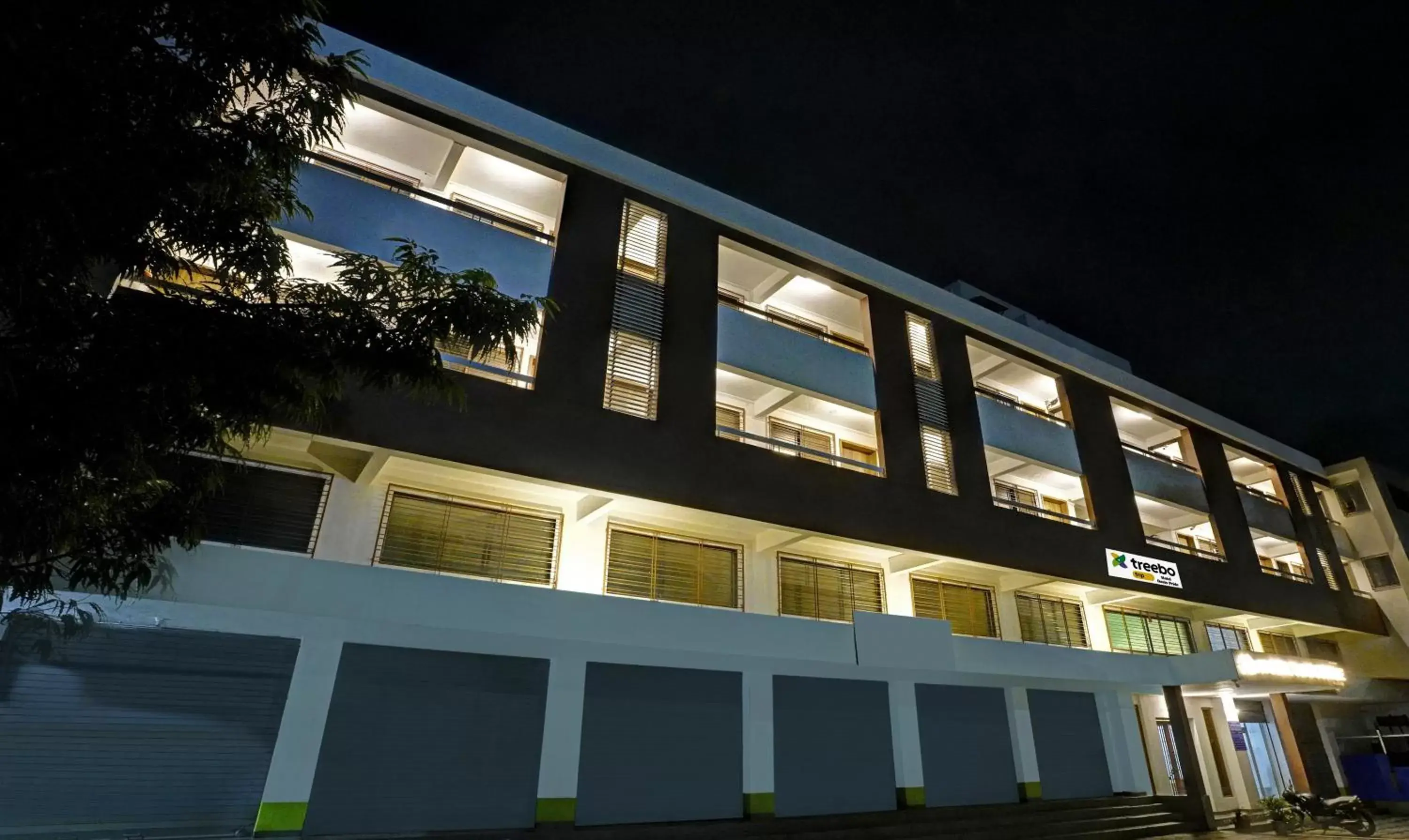Property building in Itsy Hotels Oasis Pride Property building in Itsy Hotels Oasis Pride
