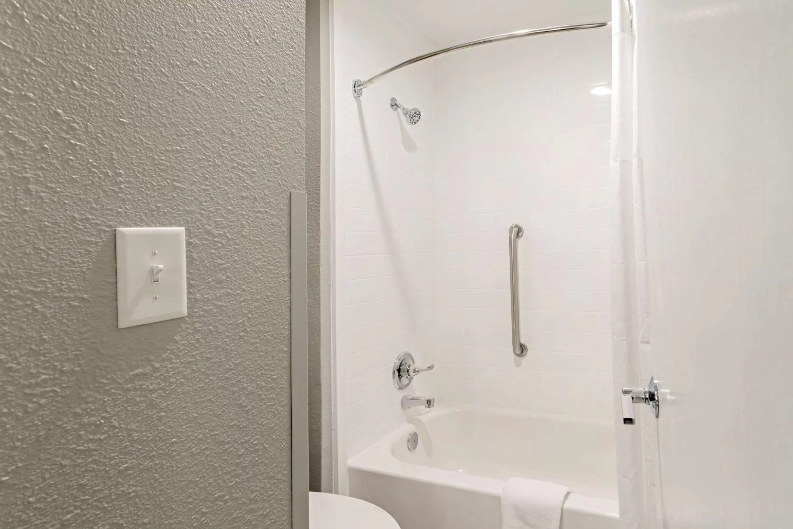 Bathroom in Best Western Plus Magnolia Inn & Suites