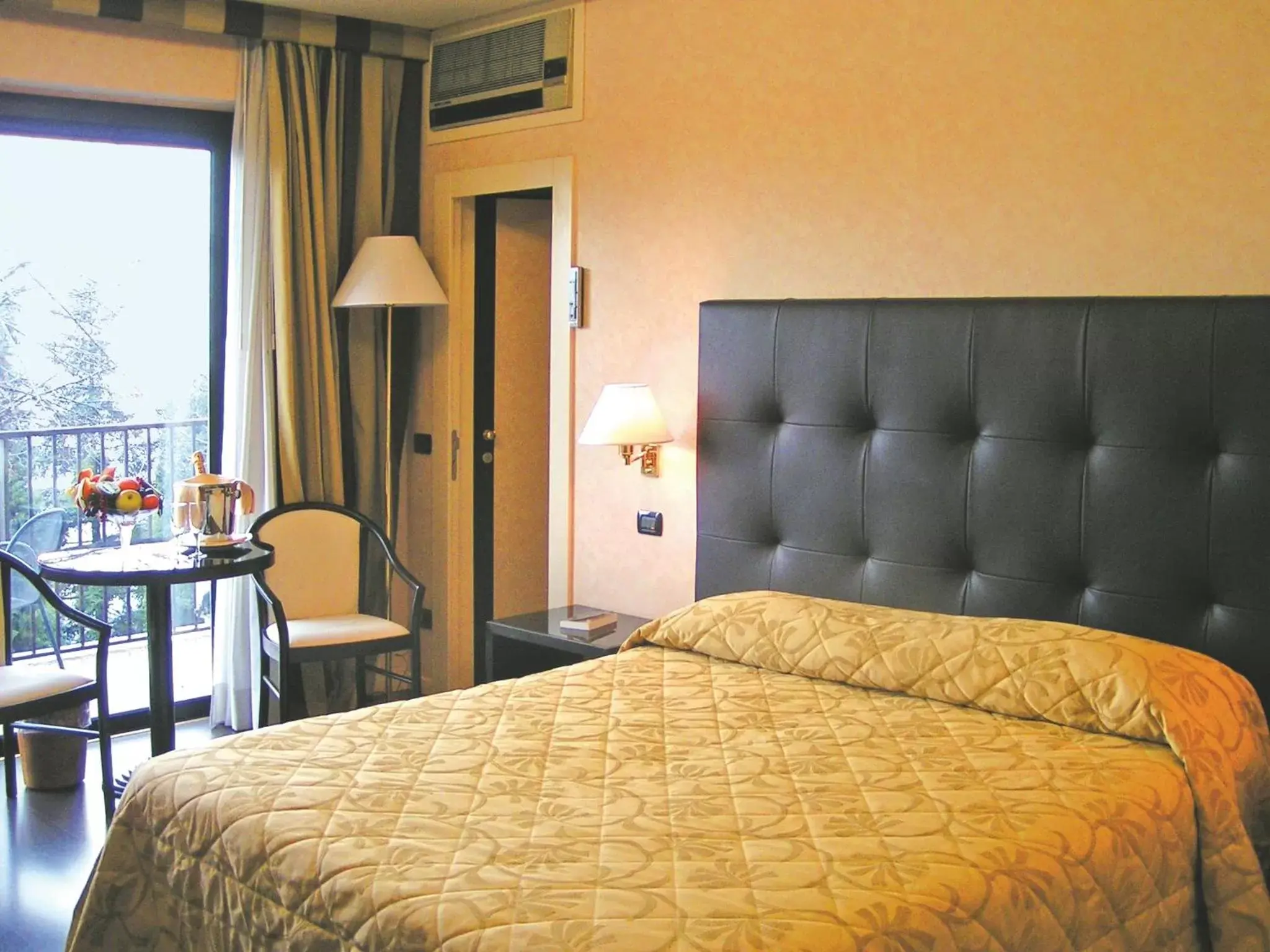 Photo of the whole room, Bed in Grand Hotel San Marino