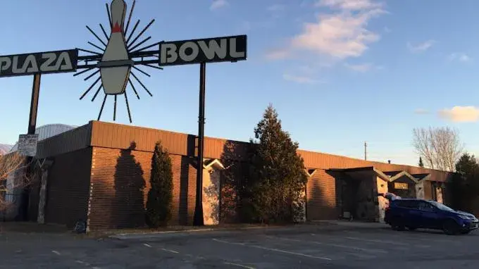 Bowling, Property Building in Moonlight Inn & Suites