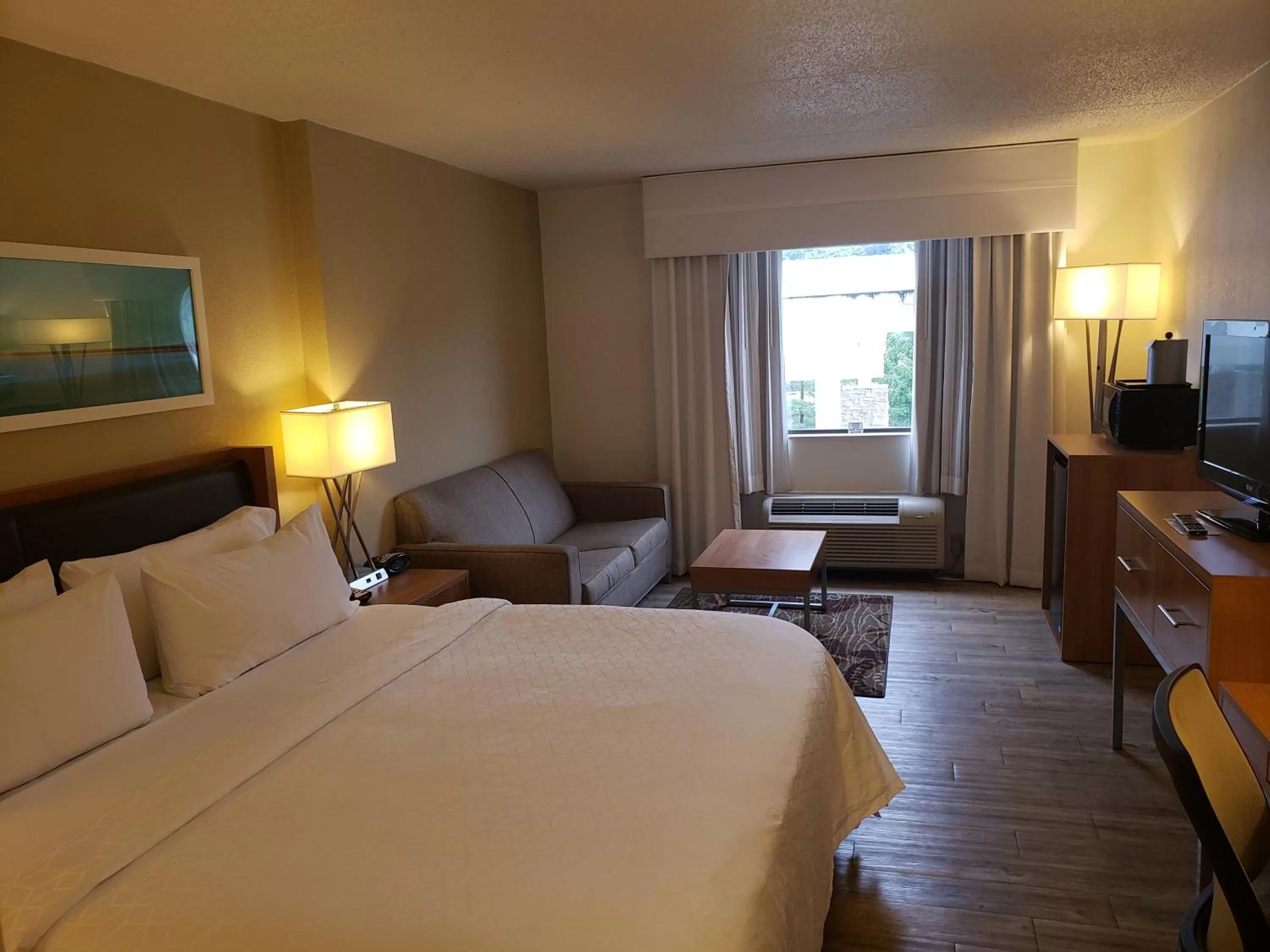 Photo of the whole room, Bed in Holiday Inn Express Hotel Pittsburgh-North/Harmarville by IHG