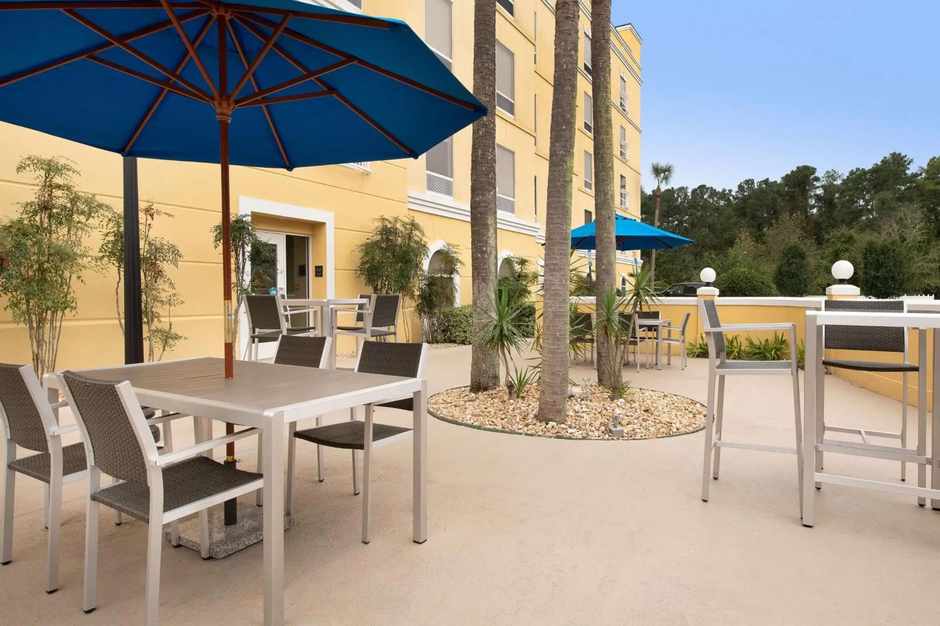 Patio in Hampton Inn & Suites Lake City