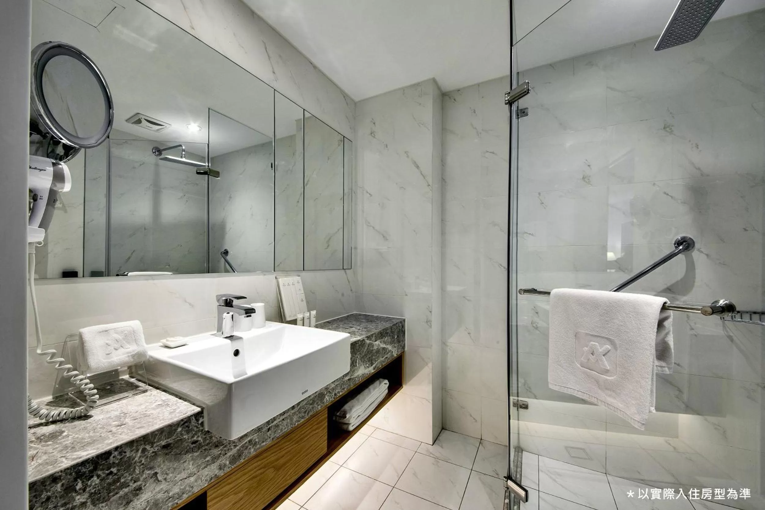 Shower in The Carlton Taichung