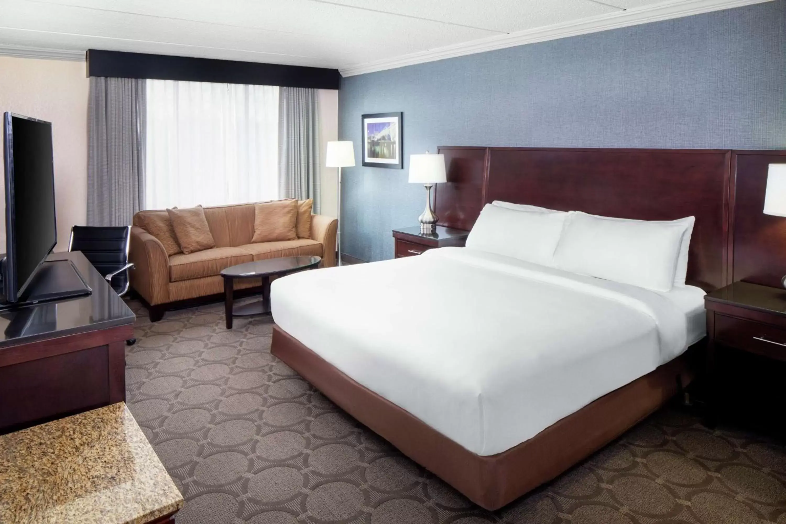 Bedroom in DoubleTree by Hilton Hotel Cleveland - Independence