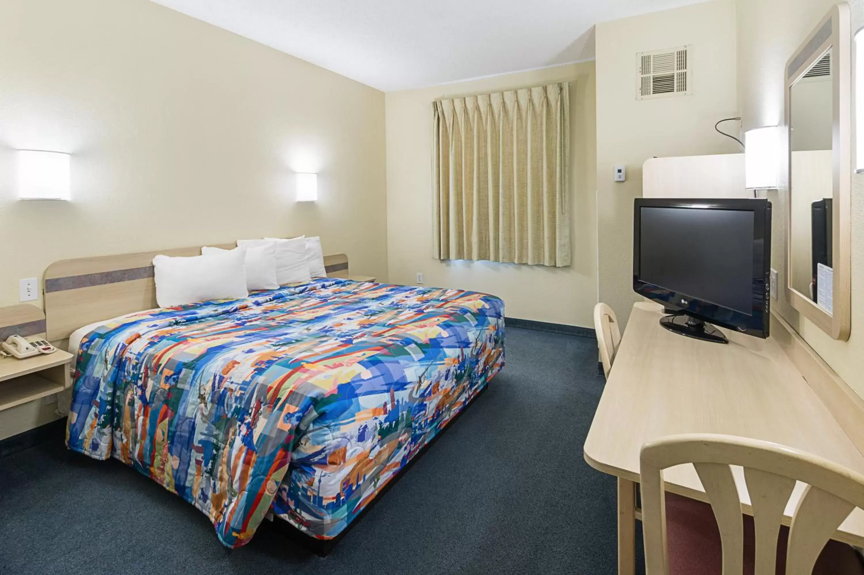 Bedroom, Bed in Motel 6-Weatherford, TX