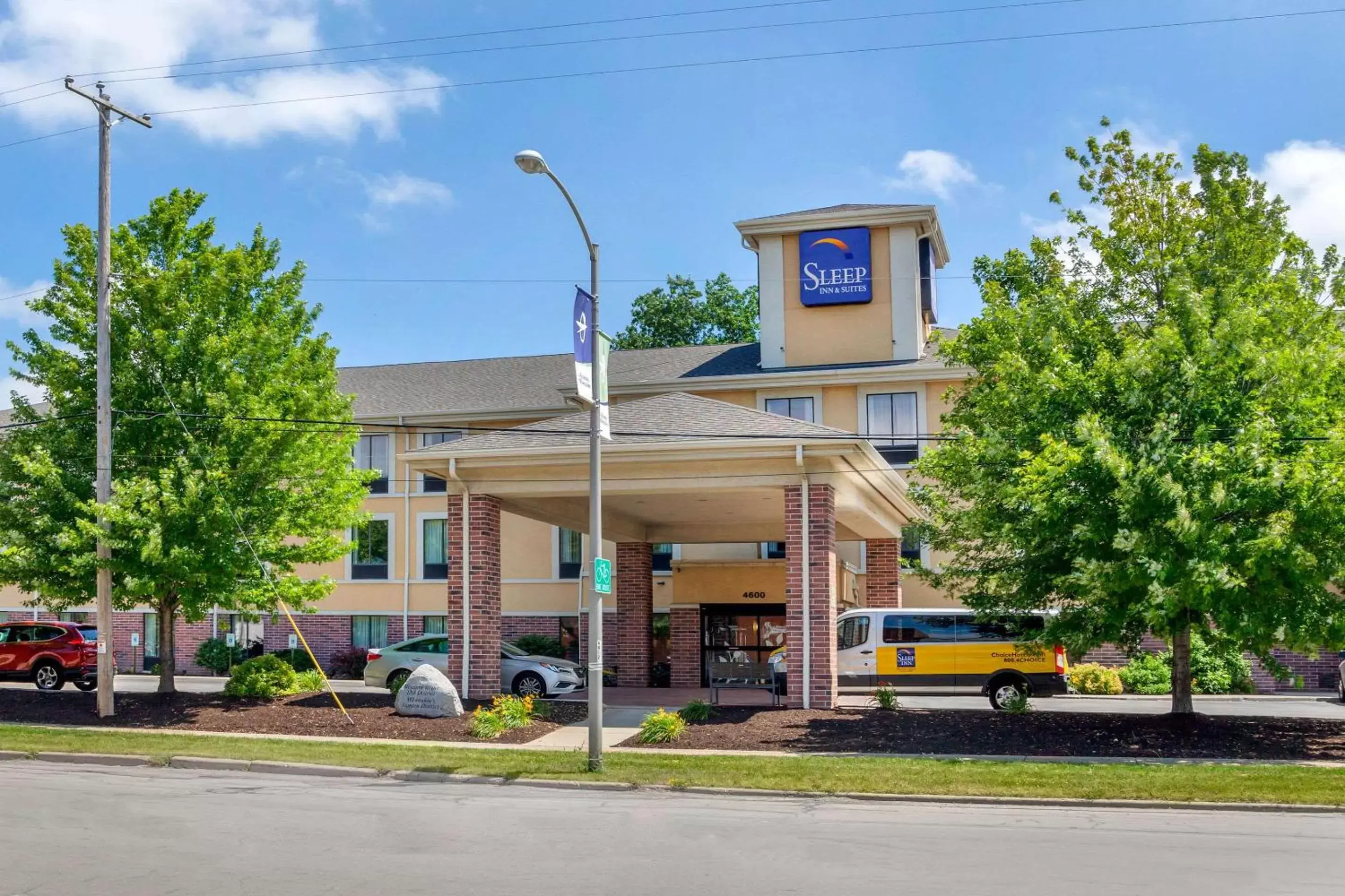 Property Building in Sleep Inn & Suites Airport Milwaukee