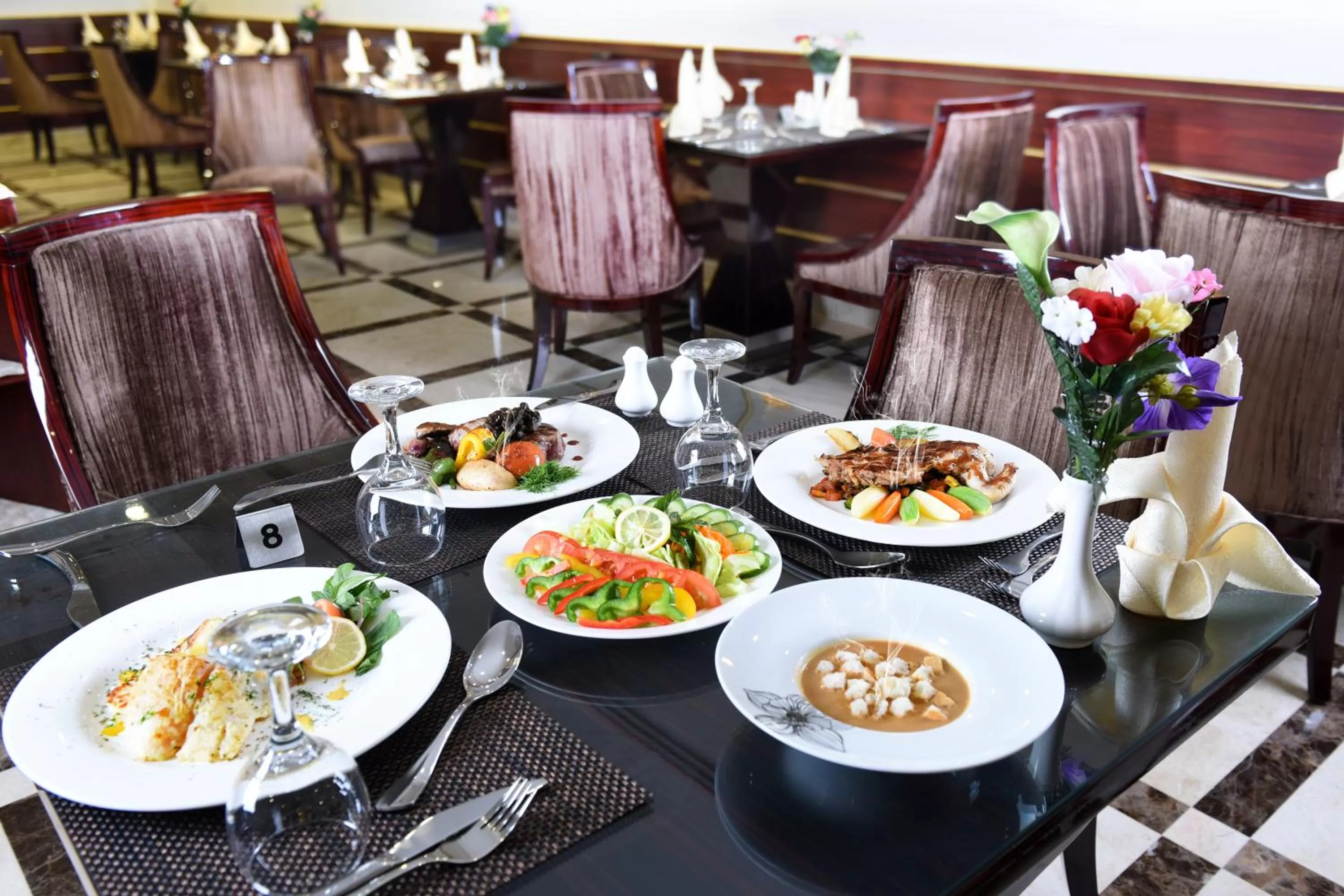 Restaurant/places to eat in Garden Plaza Hotel