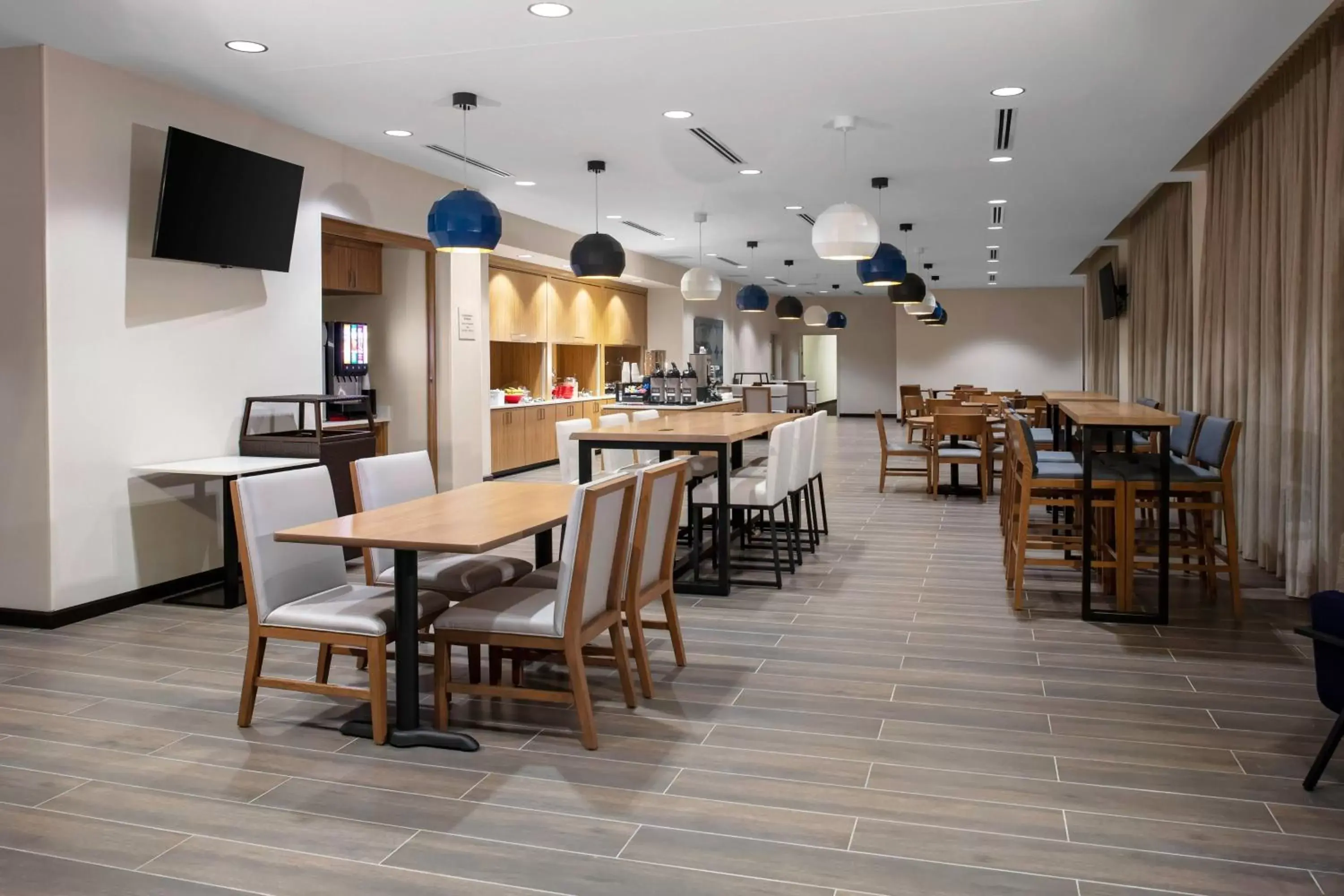 Breakfast, Restaurant/Places to Eat in TownePlace Suites by Marriott Orlando Airport