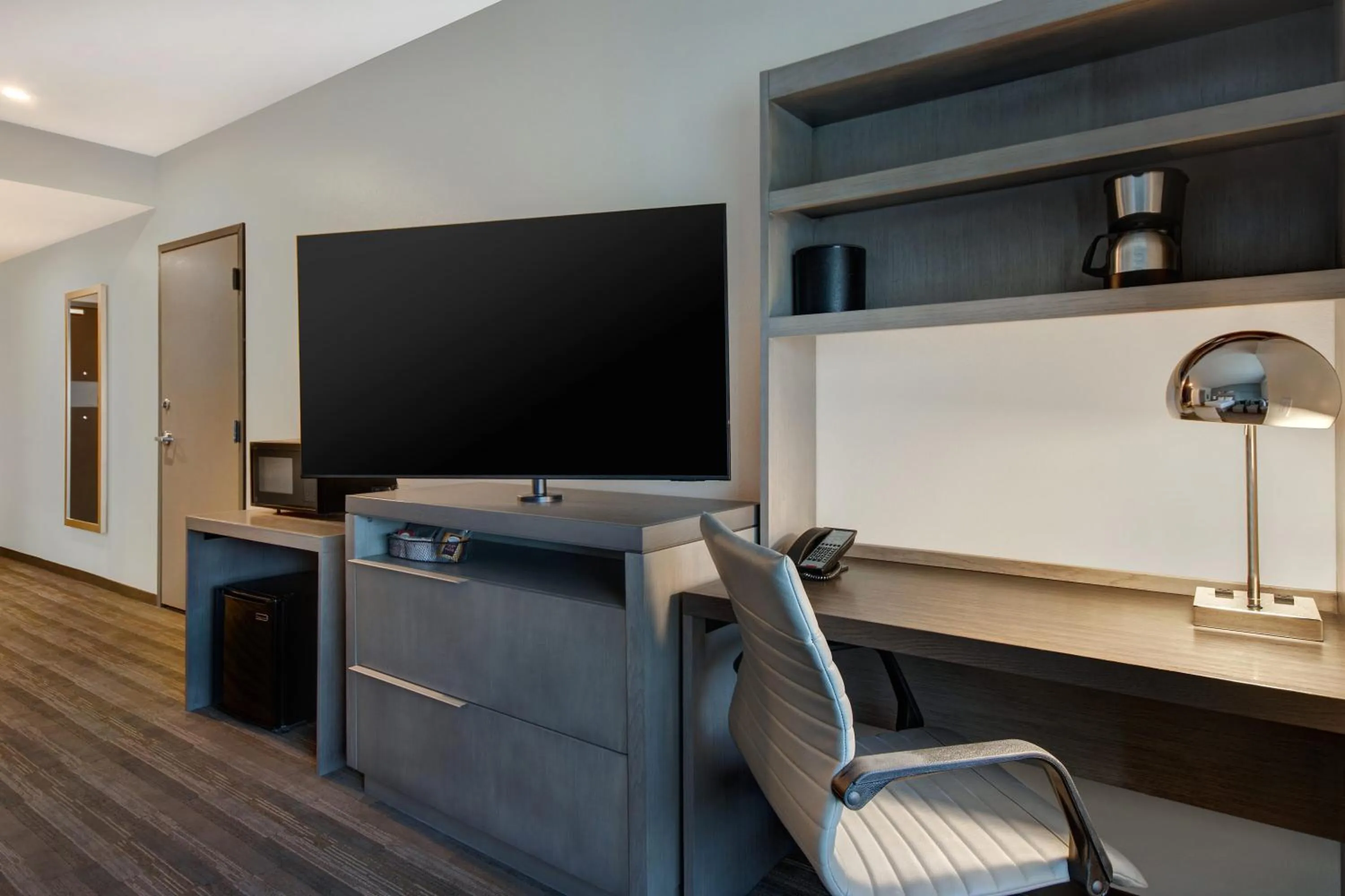 TV and multimedia in Hyatt House Mall Of America Msp Airport