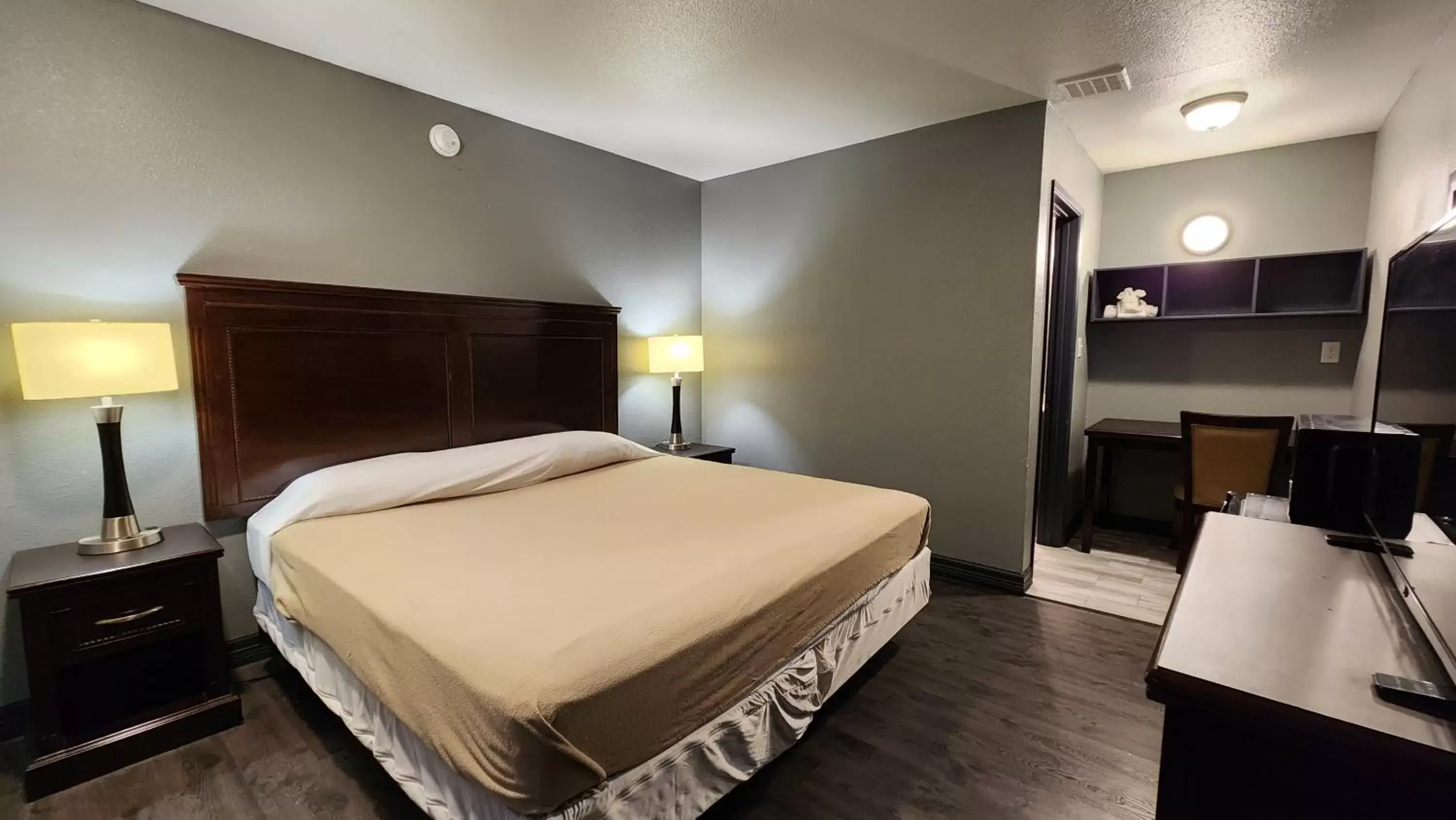 Photo of the whole room, Bed in Merit Inn and Suites