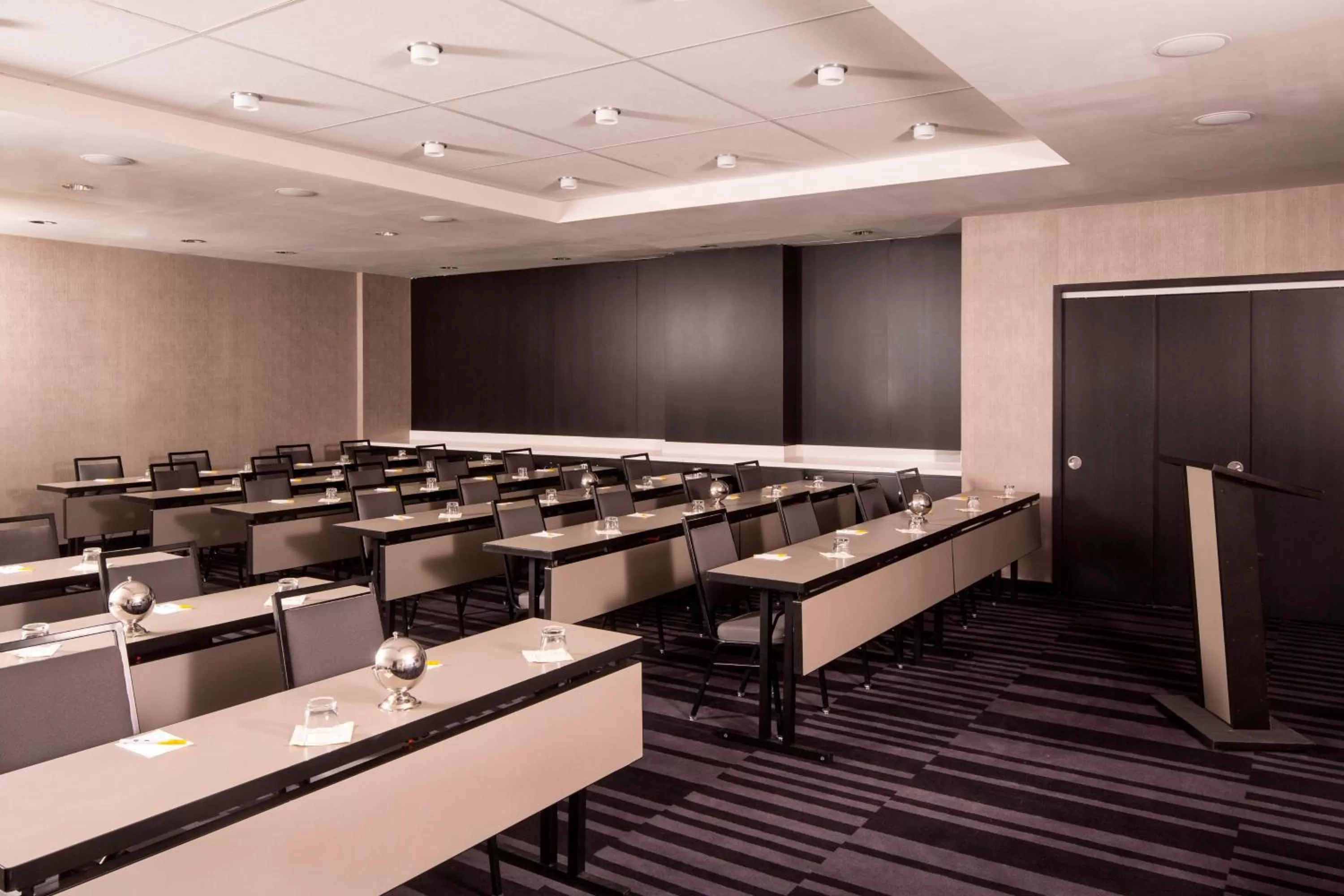 Meeting/conference room in Residence Inn by Marriott New York Manhattan/Central Park