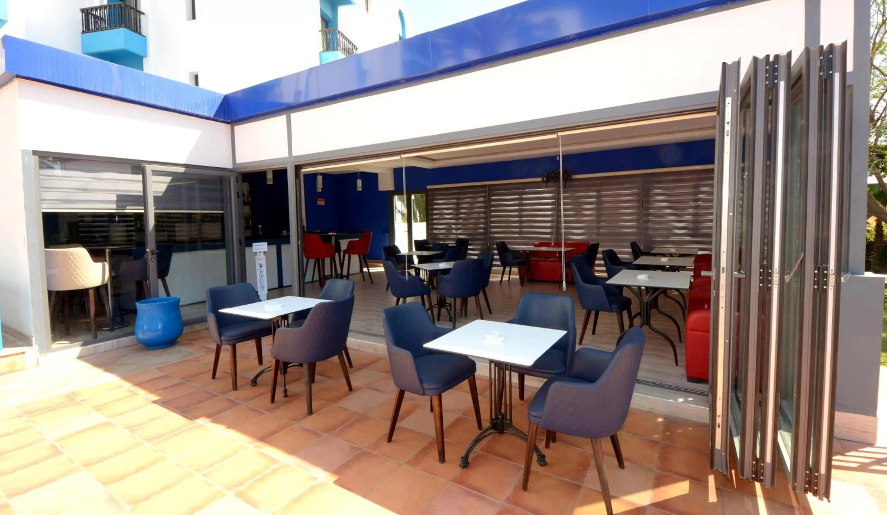 Restaurant/places to eat in Oasis Hotel & Spa