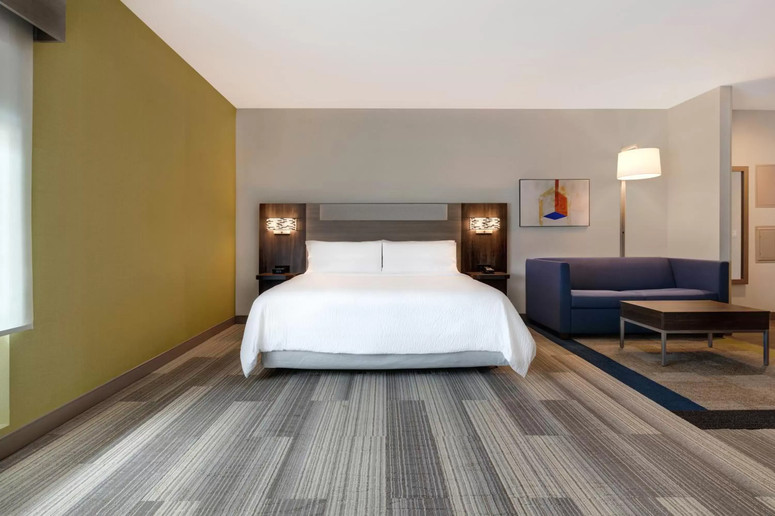 Bedroom, Bed in Holiday Inn Express & Suites - Glendale Downtown