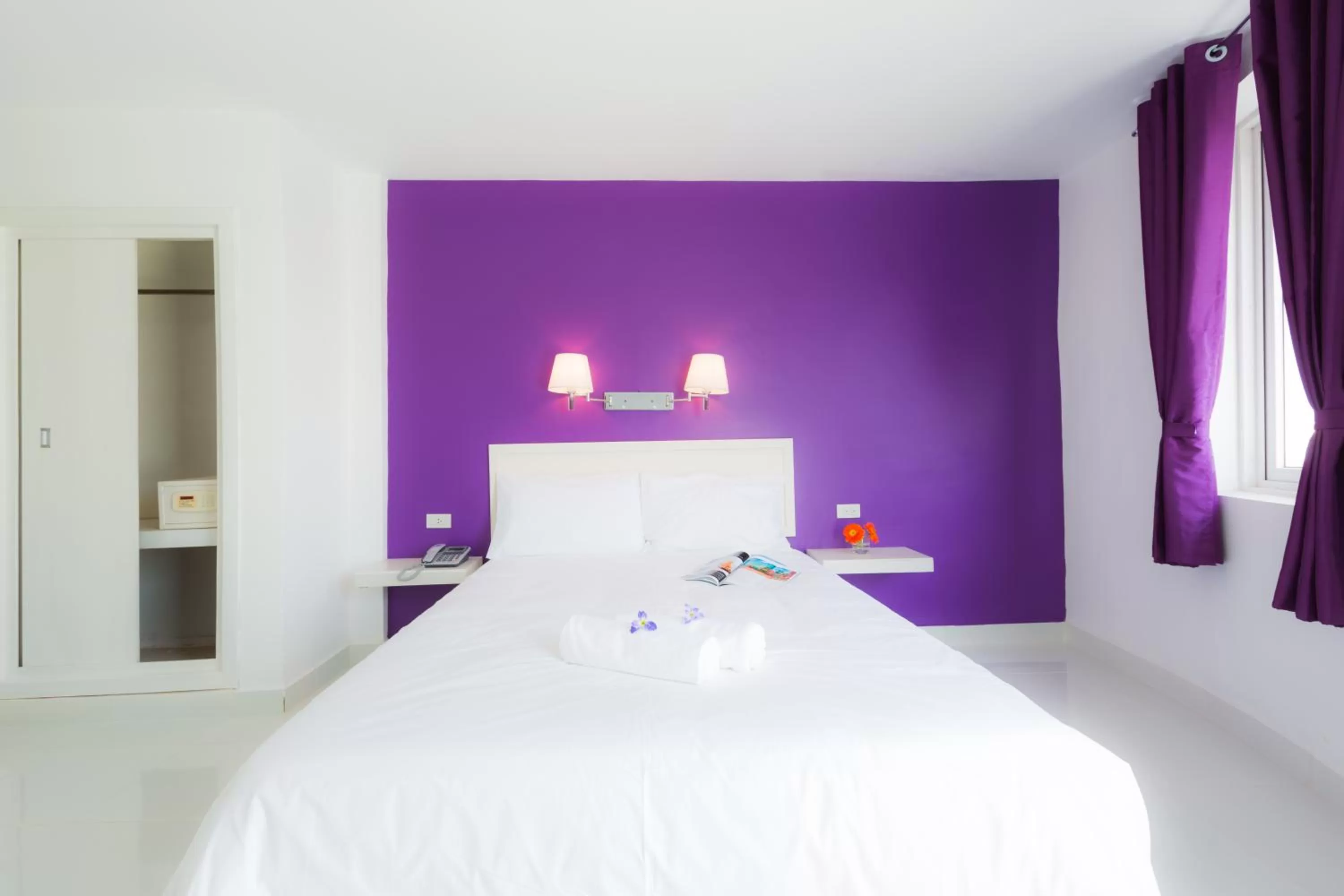 Photo of the whole room, Bed in Hotel Zing Phnom Penh