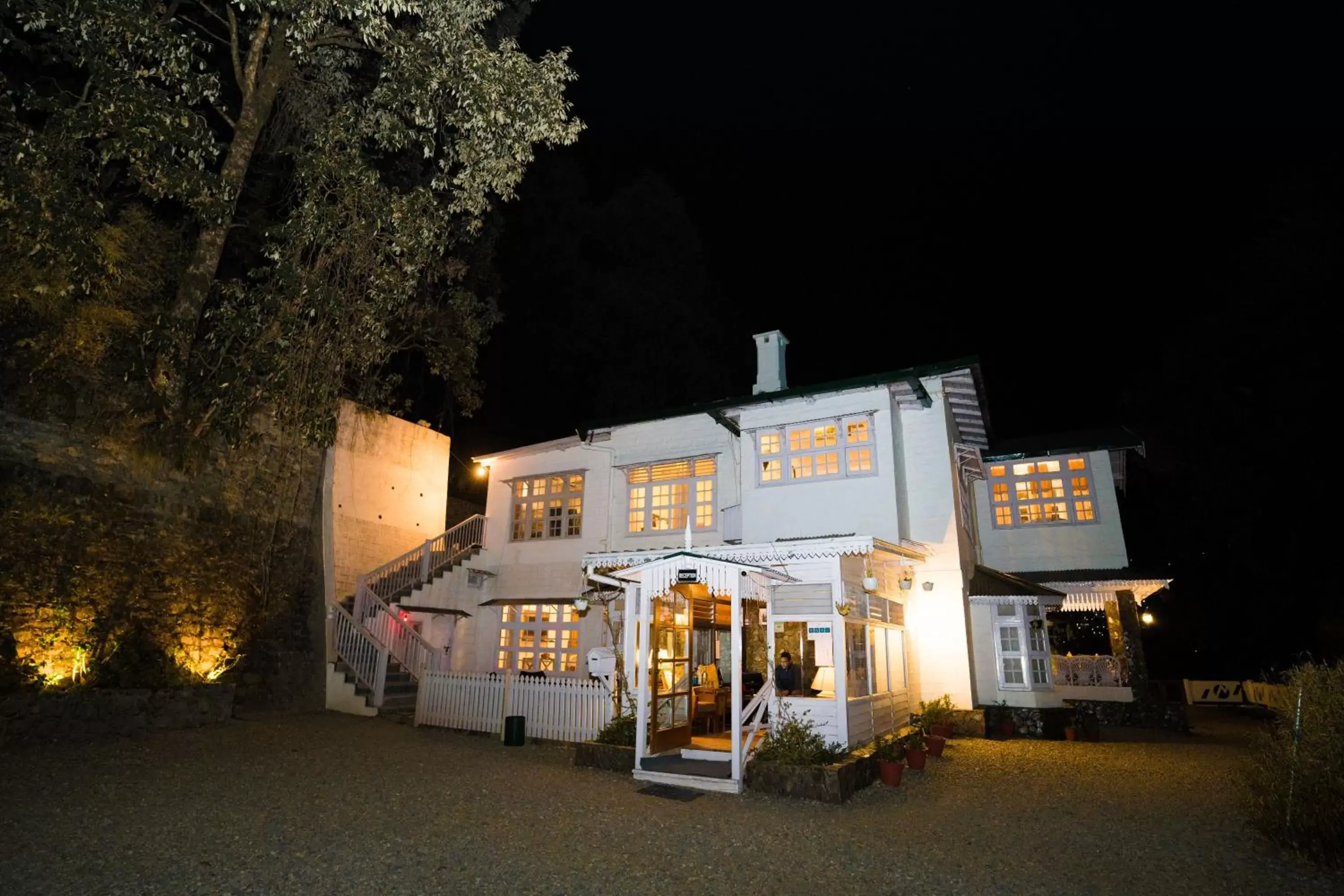 Property Building in Bhikampur Lodge By Howard Property Building in Bhikampur Lodge By Howard