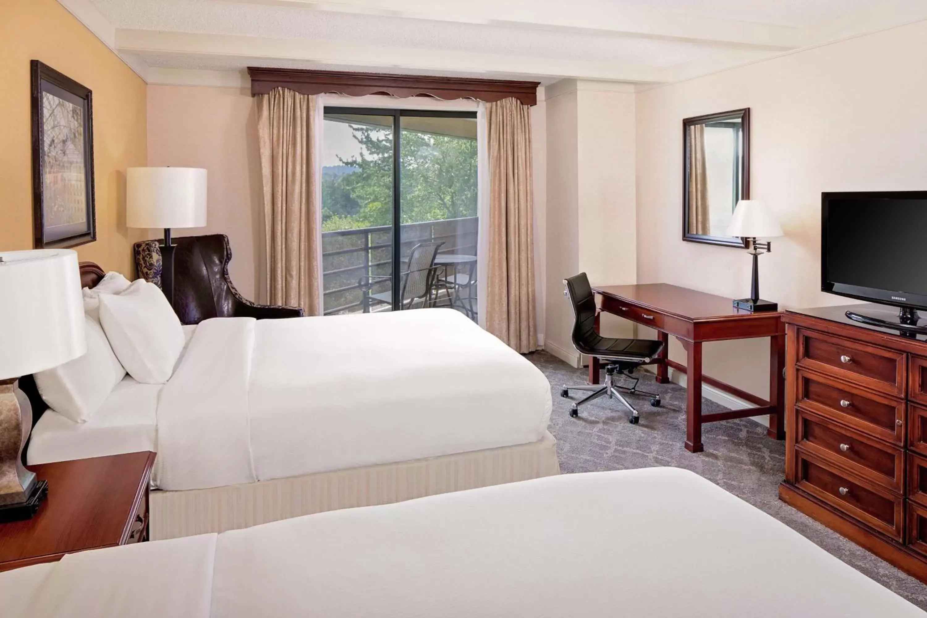 Queen Room with Balcony in The Desmond Hotel Malvern, a DoubleTree by Hilton Queen Room with Balcony in The Desmond Hotel Malvern, a DoubleTree by Hilton